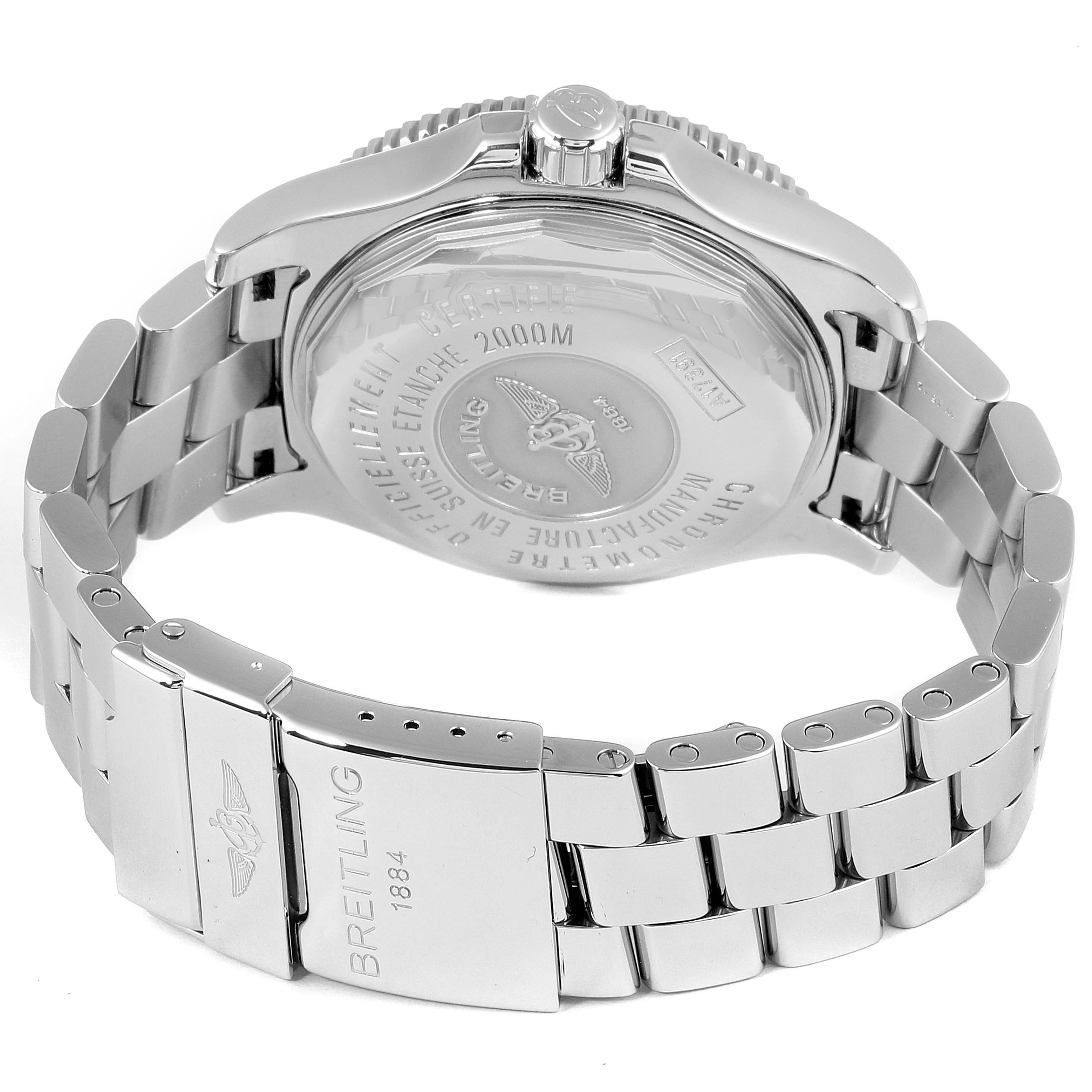 This image shows the back and clasp of a Breitling Superocean A17391 Men
s Stainless Steel Black Dial A17391 Men
s Stainless Steel Black Dial watch with a silver metal bracelet.