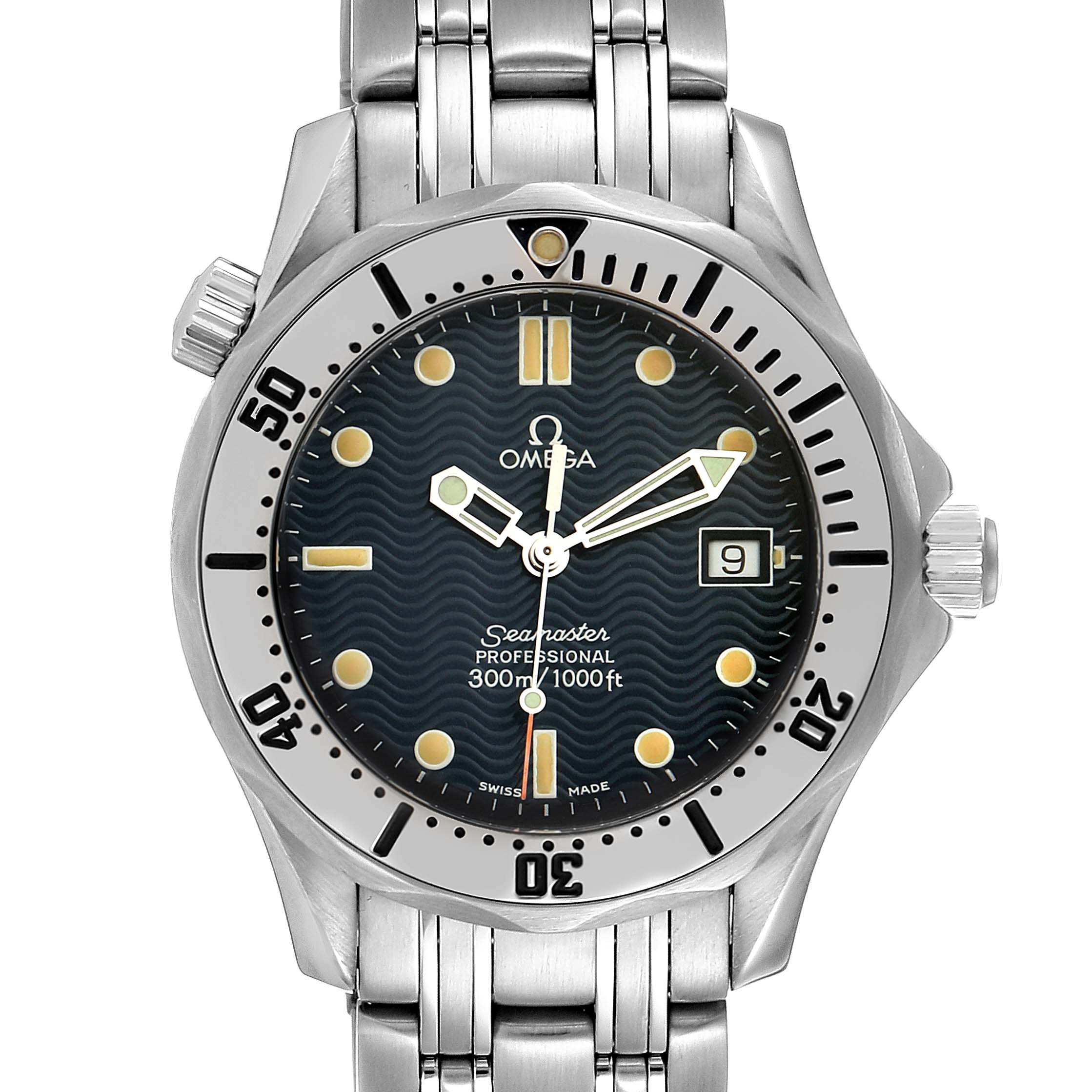 The image shows a front view of an Omega Seamaster 2562.80.00 Men
s Stainless Steel Blue Dial 2562.80.00 Men
s Stainless Steel Blue Dial watch, highlighting its dial, bezel, hands, and bracelet.