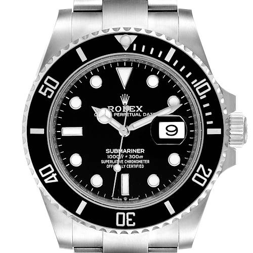 The image shows a front view of the Rolex Submariner watch, highlighting its black dial, date window, and rotating bezel.