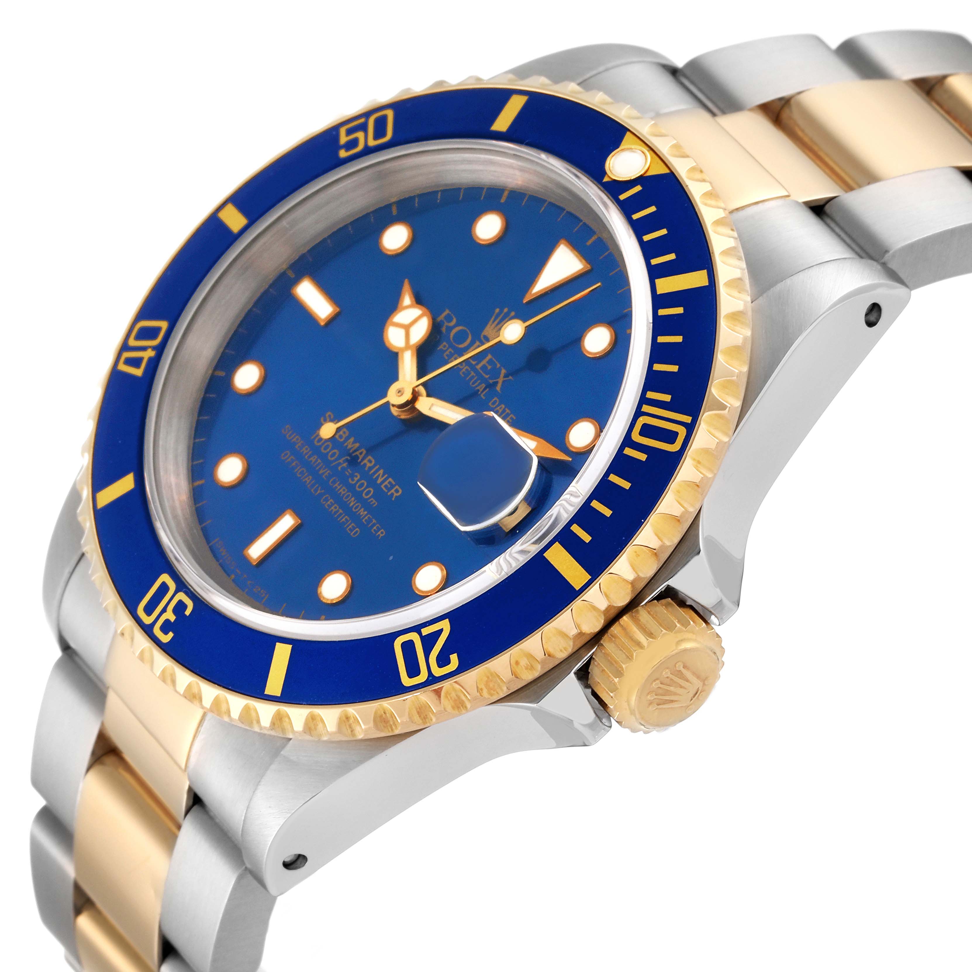This side-view angle of the Rolex Submariner 16613 Men
s Steel and Gold (two tone) Blue Dial 16613 Men
s Steel and Gold (two tone) Blue Dial shows the blue dial, gold and blue bezel, crown, and two-tone bracelet.