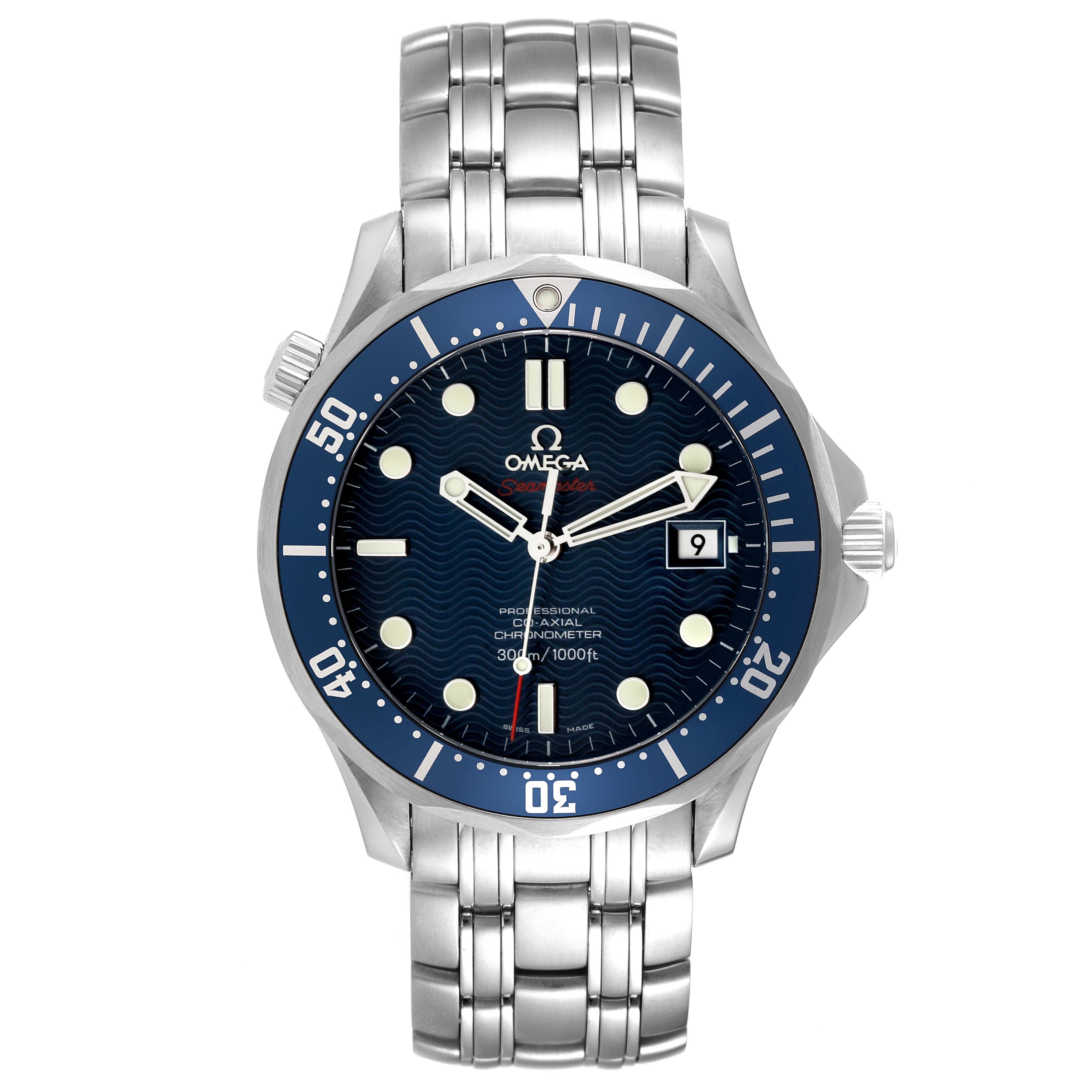 This image shows the front view of an Omega Seamaster 2220.80.00 Men
s Stainless Steel Blue Dial 2220.80.00 Men
s Stainless Steel Blue Dial watch, detailing its face, bezel, and stainless steel bracelet.