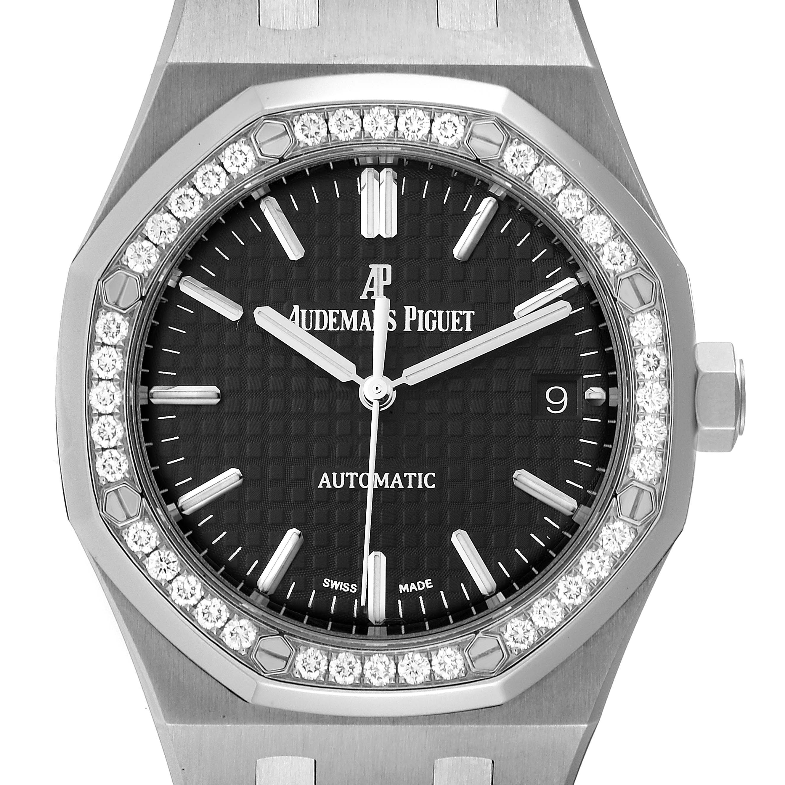 The image shows the dial and bezel of the Royal Oak model by Audemars Piguet, viewed from the front.