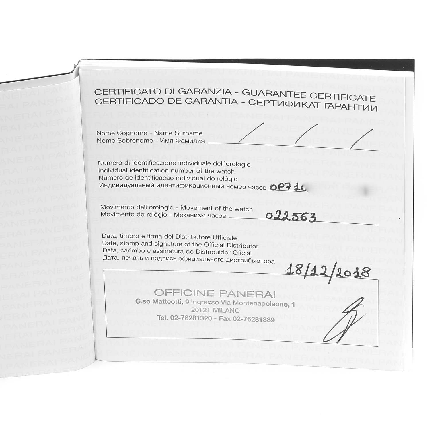 This image shows the guarantee certificate for a Panerai Submersible PAM00692 Men
s Stainless Steel Blue Dial PAM00692 Men
s Stainless Steel Blue Dial model watch, with identification numbers and date of sale.