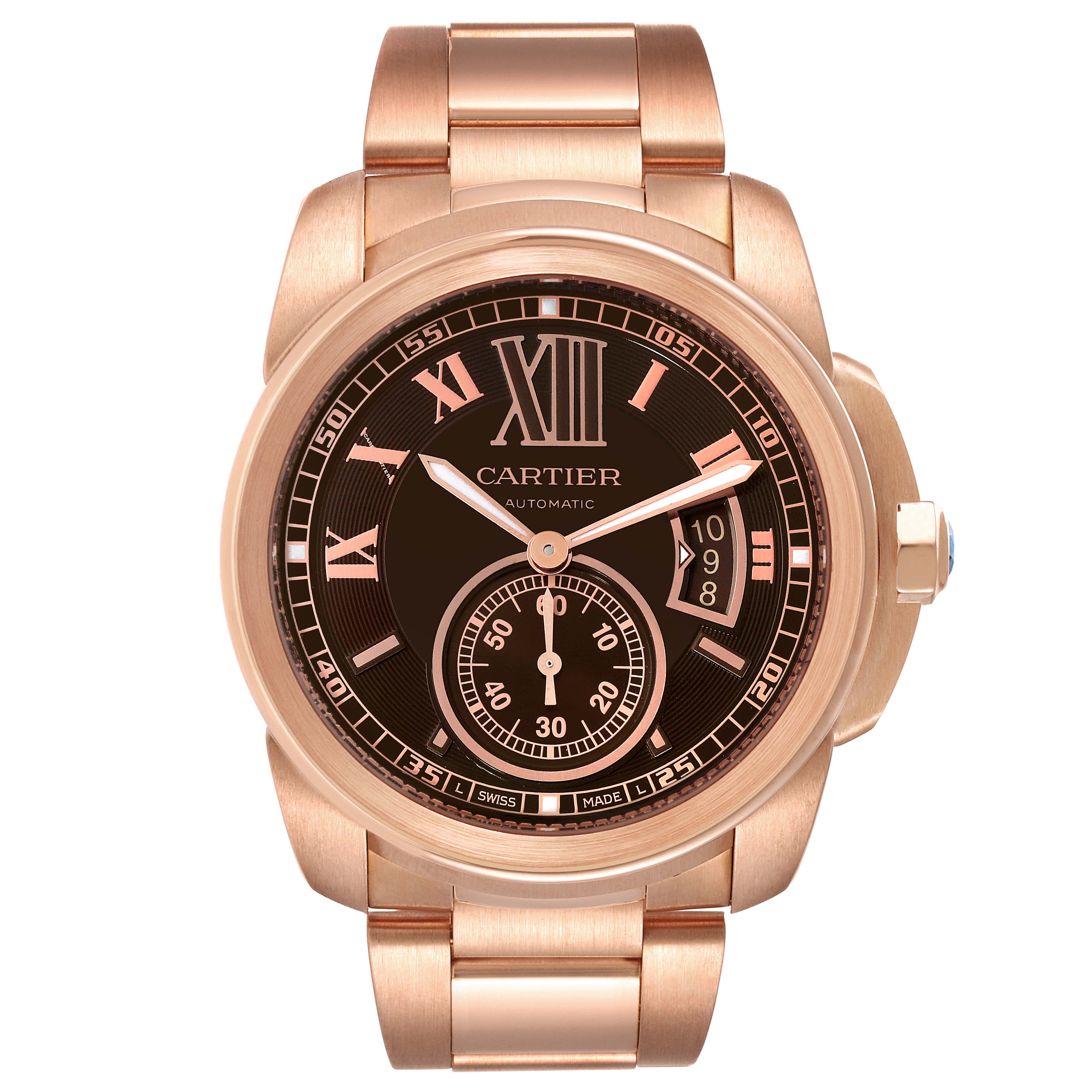 The image shows a front view of the Calibre de Cartier model by Cartier, highlighting the watch face, hands, date display, and bracelet.