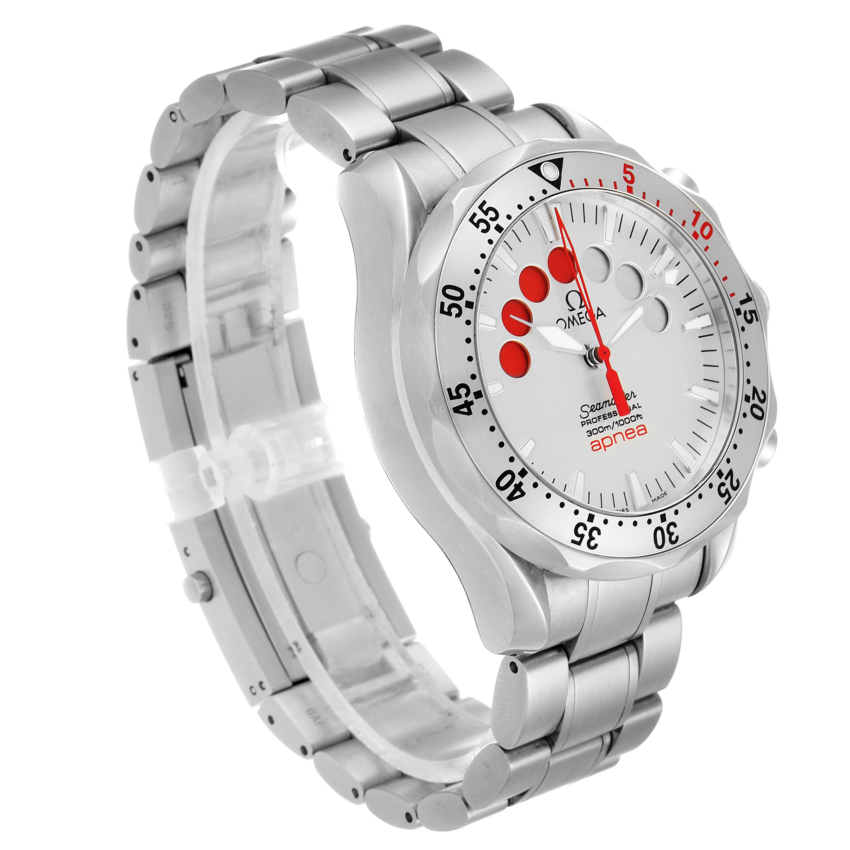 This image shows a side angle of an Omega Seamaster 2595.30.00 Men
s Stainless Steel Silver Dial 2595.30.00 Men
s Stainless Steel Silver Dial watch, highlighting the dial, bezel, and metal bracelet.