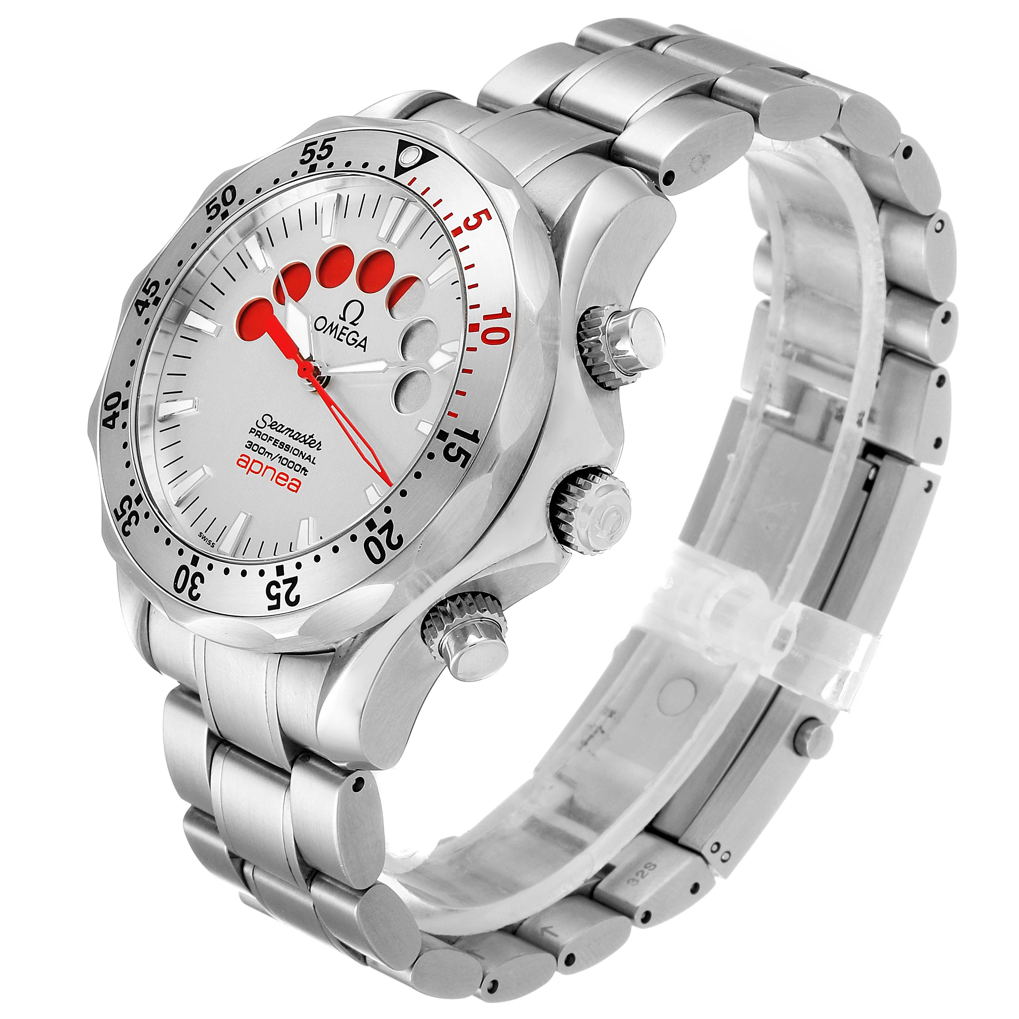 The image shows an angled side perspective of the Omega Seamaster 2595.30.00 Men
s Stainless Steel Silver Dial 2595.30.00 Men
s Stainless Steel Silver Dial watch, highlighting the face, bezel, and bracelet.