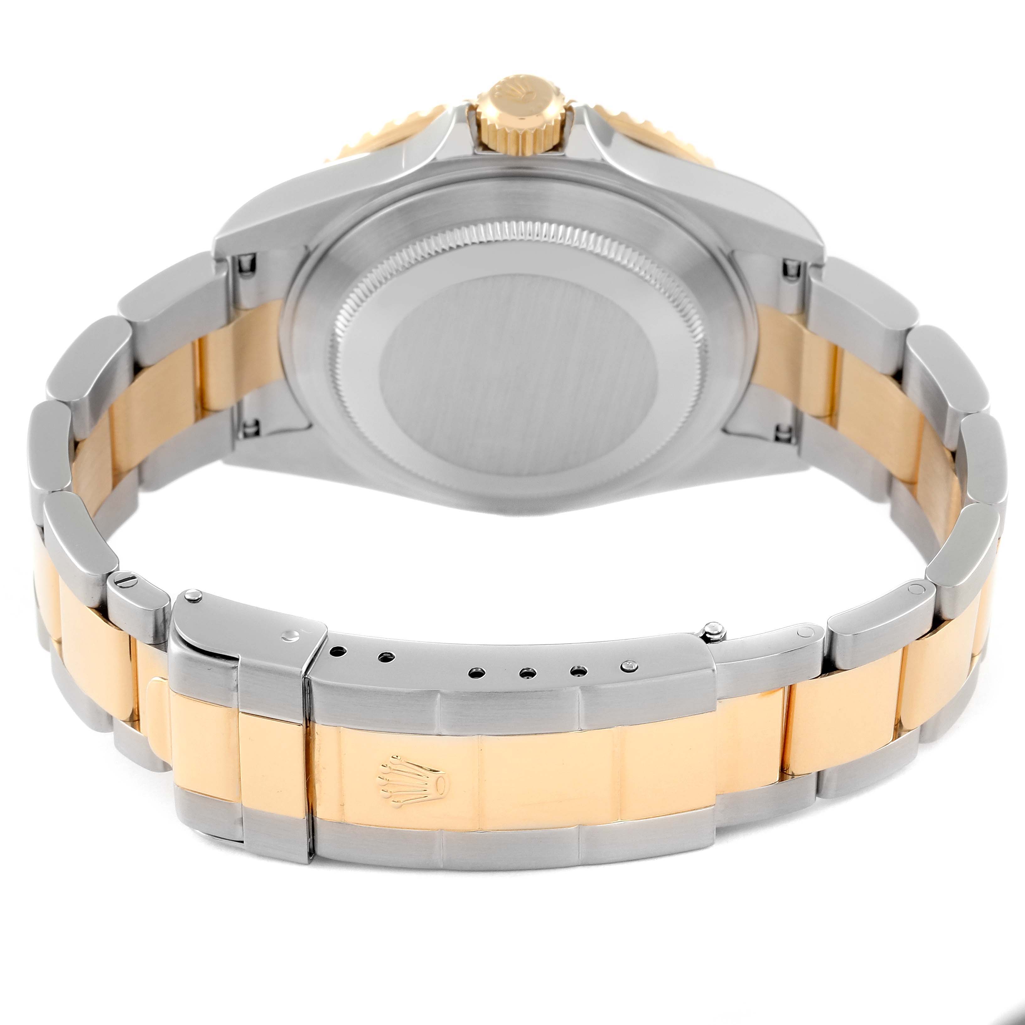 This image shows the back and bracelet clasp of a Rolex Submariner 16613 Men
s Steel and Gold (two tone) Blue Dial 16613 Men
s Steel and Gold (two tone) Blue Dial, highlighting its two-tone metal design.