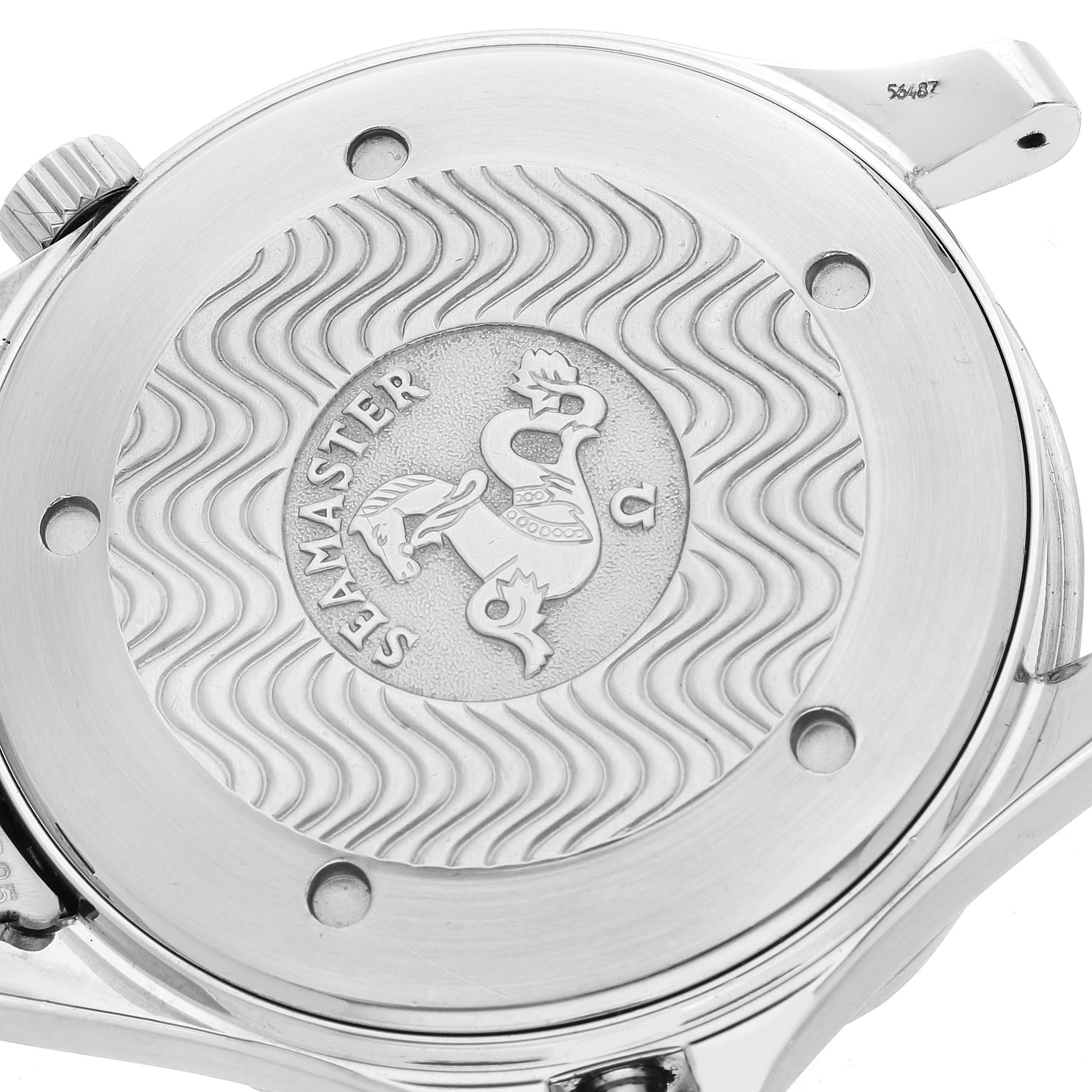 This image shows the back casing of an Omega Seamaster 2542.80.00 Men
s Stainless Steel Blue Dial 2542.80.00 Men
s Stainless Steel Blue Dial watch with its wave pattern and logo.