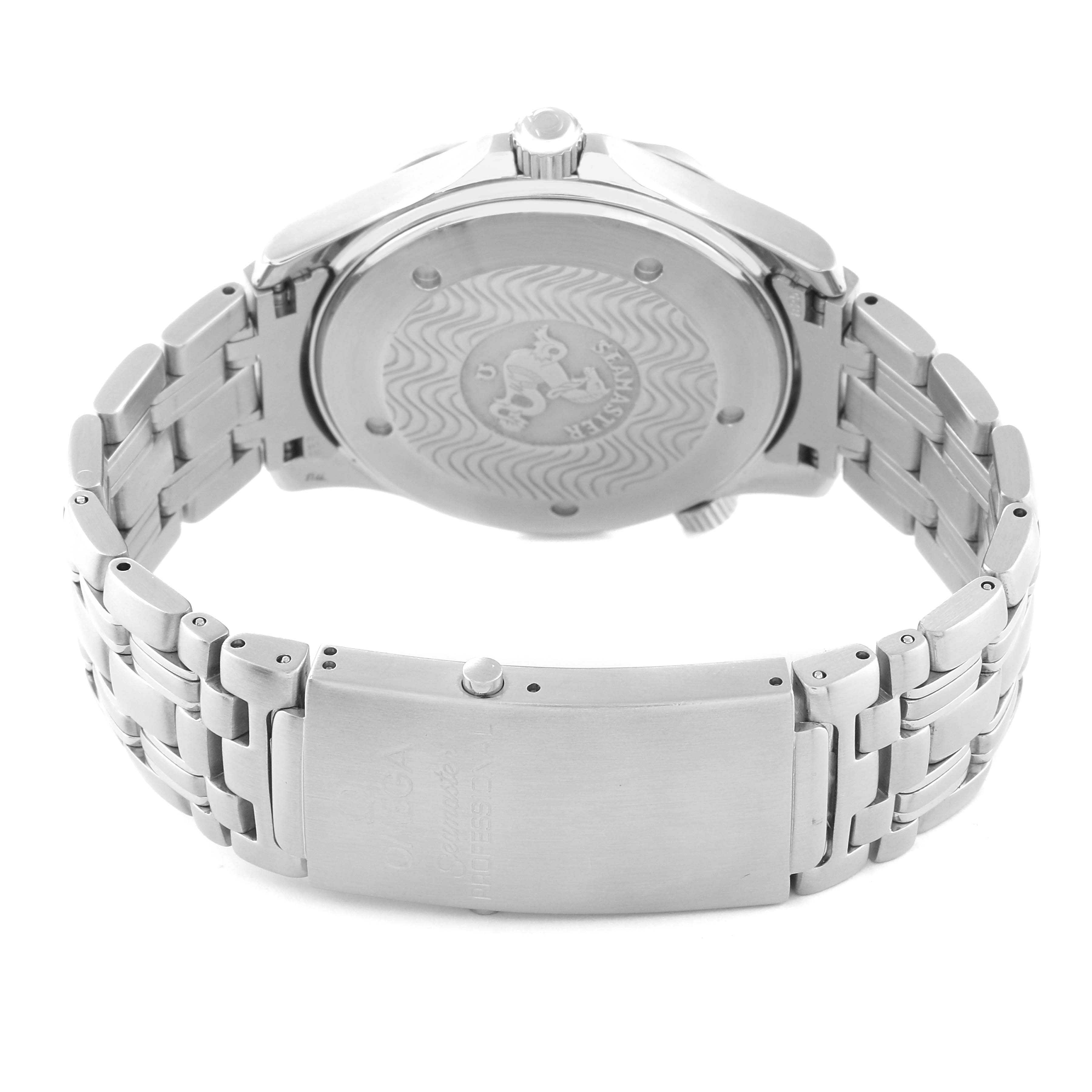 The image shows the back view of an Omega Seamaster 2542.80.00 Men
s Stainless Steel Blue Dial 2542.80.00 Men
s Stainless Steel Blue Dial watch, highlighting its case back, bracelet, and clasp.