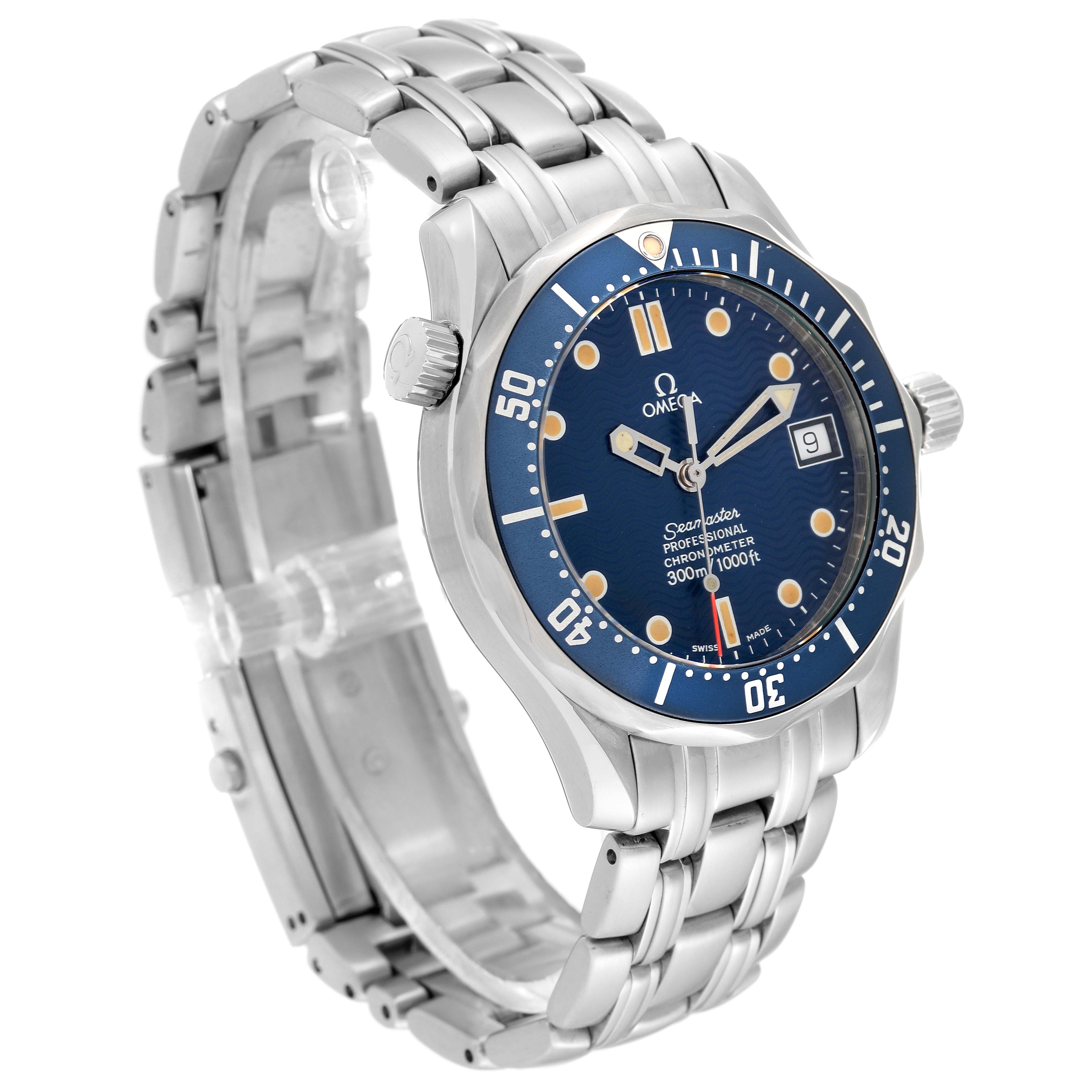 The image shows an Omega Seamaster 2551.80.00 Men
s Stainless Steel Blue Dial 2551.80.00 Men
s Stainless Steel Blue Dial watch from a side angle, displaying its face, bezel, and stainless steel bracelet.