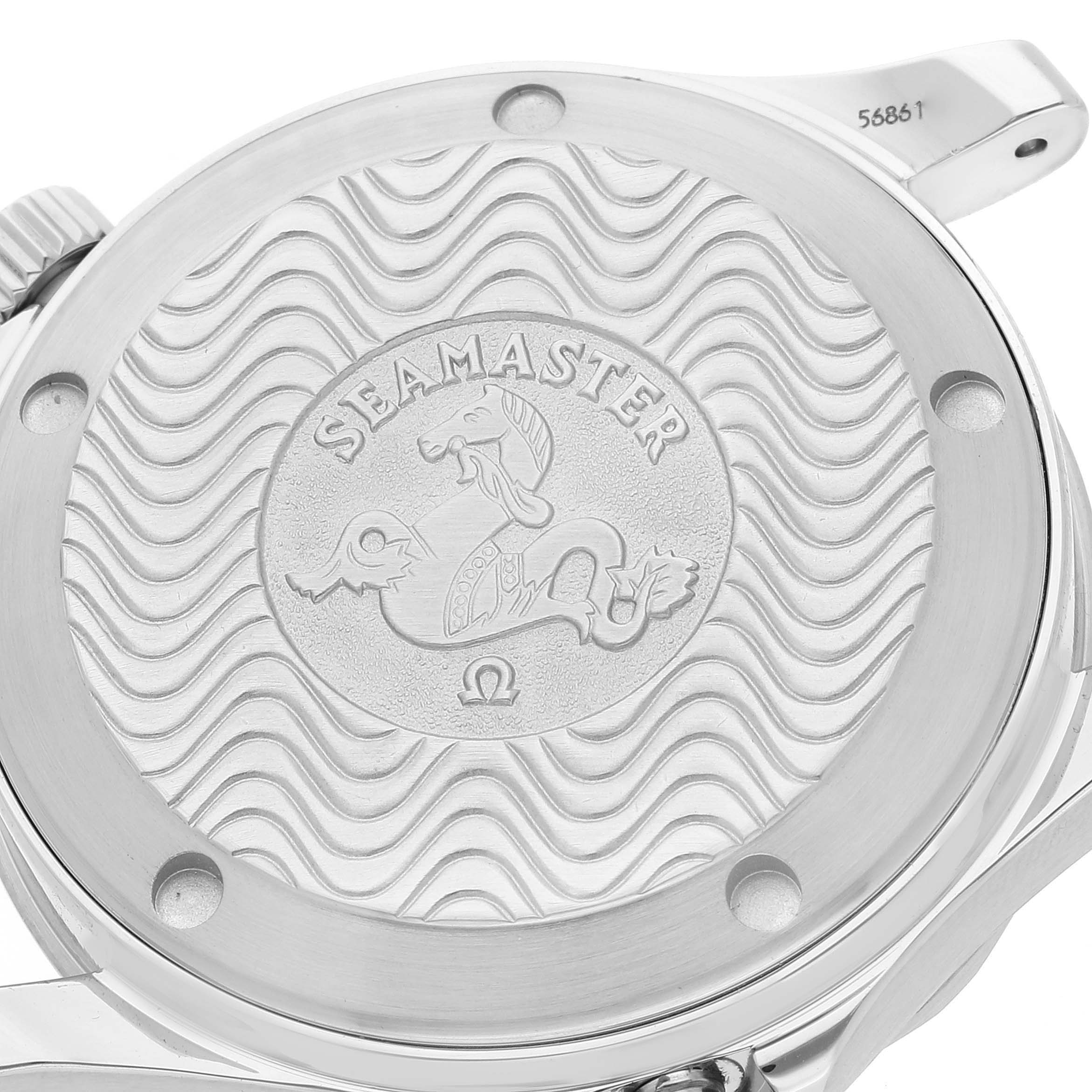 This image shows the case back of an Omega Seamaster 2562.20.00 Men
s Stainless Steel White Dial 2562.20.00 Men
s Stainless Steel White Dial watch featuring its engraved logo and wave pattern design.