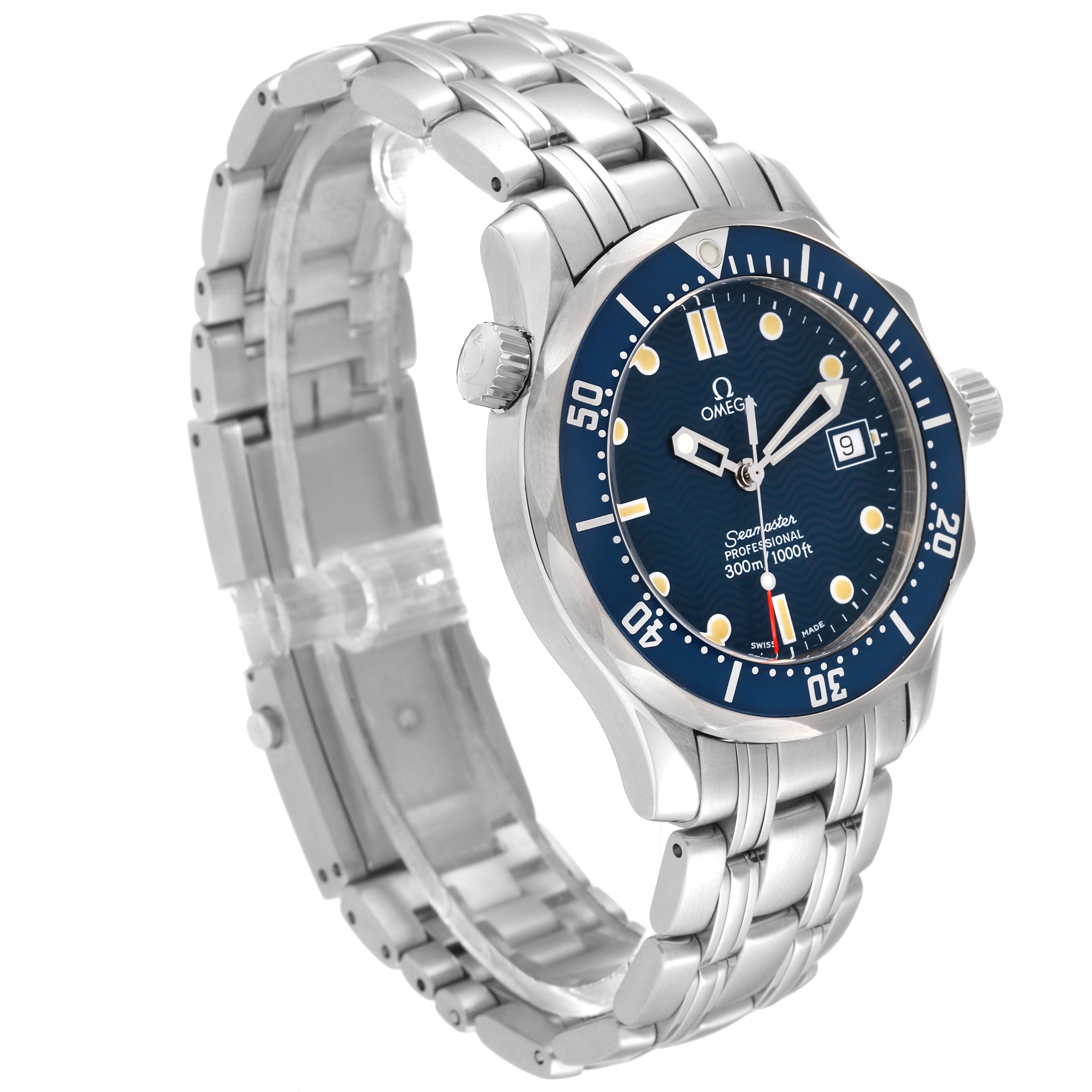 The image shows an angled view of an Omega Seamaster 2561.80.00 Men
s Stainless Steel Blue Dial 2561.80.00 Men
s Stainless Steel Blue Dial watch, highlighting its face, bezel, crown, and stainless steel bracelet.