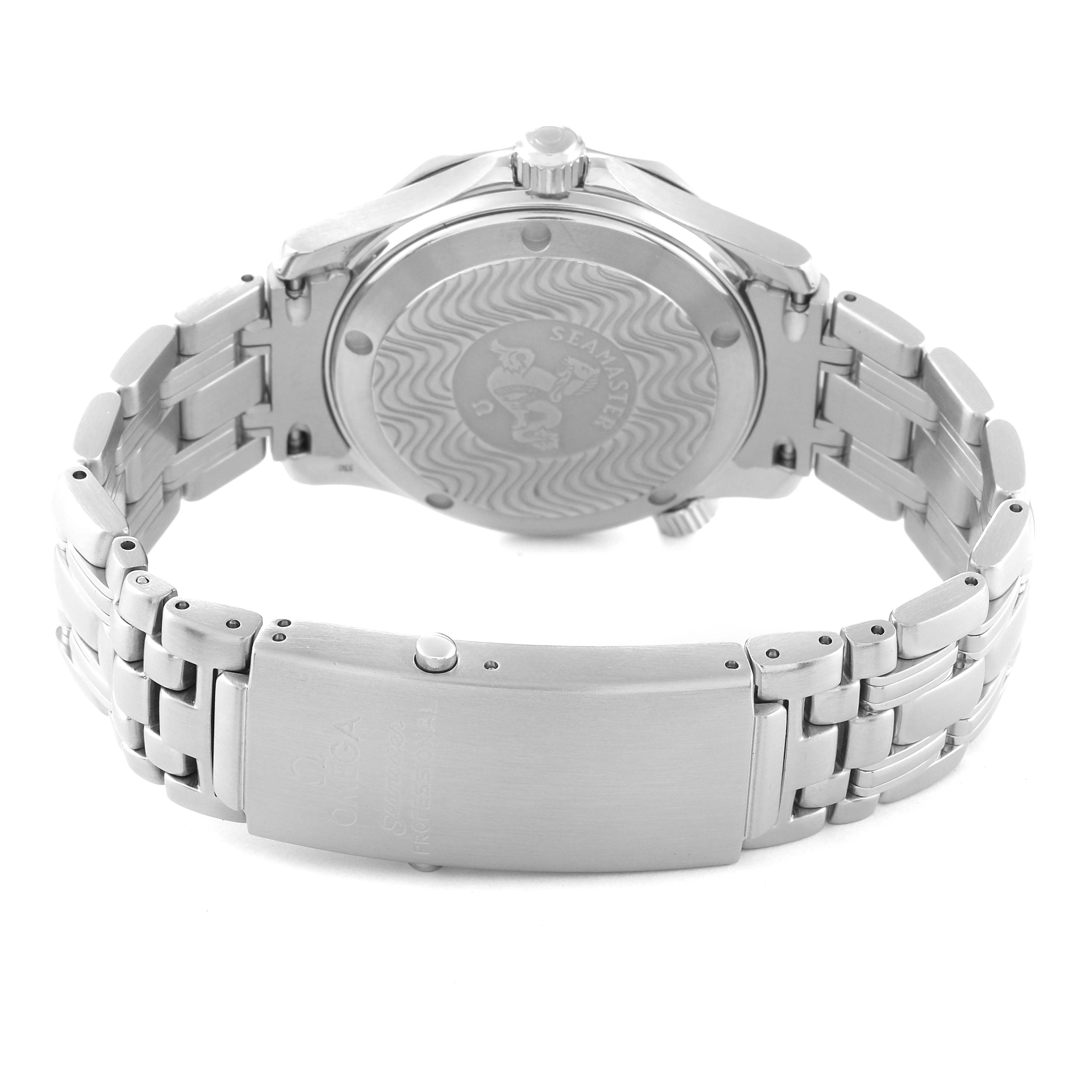 The image shows the back and clasp of an Omega Seamaster 2561.80.00 Men
s Stainless Steel Blue Dial 2561.80.00 Men
s Stainless Steel Blue Dial watch, highlighting its bracelet and case back.