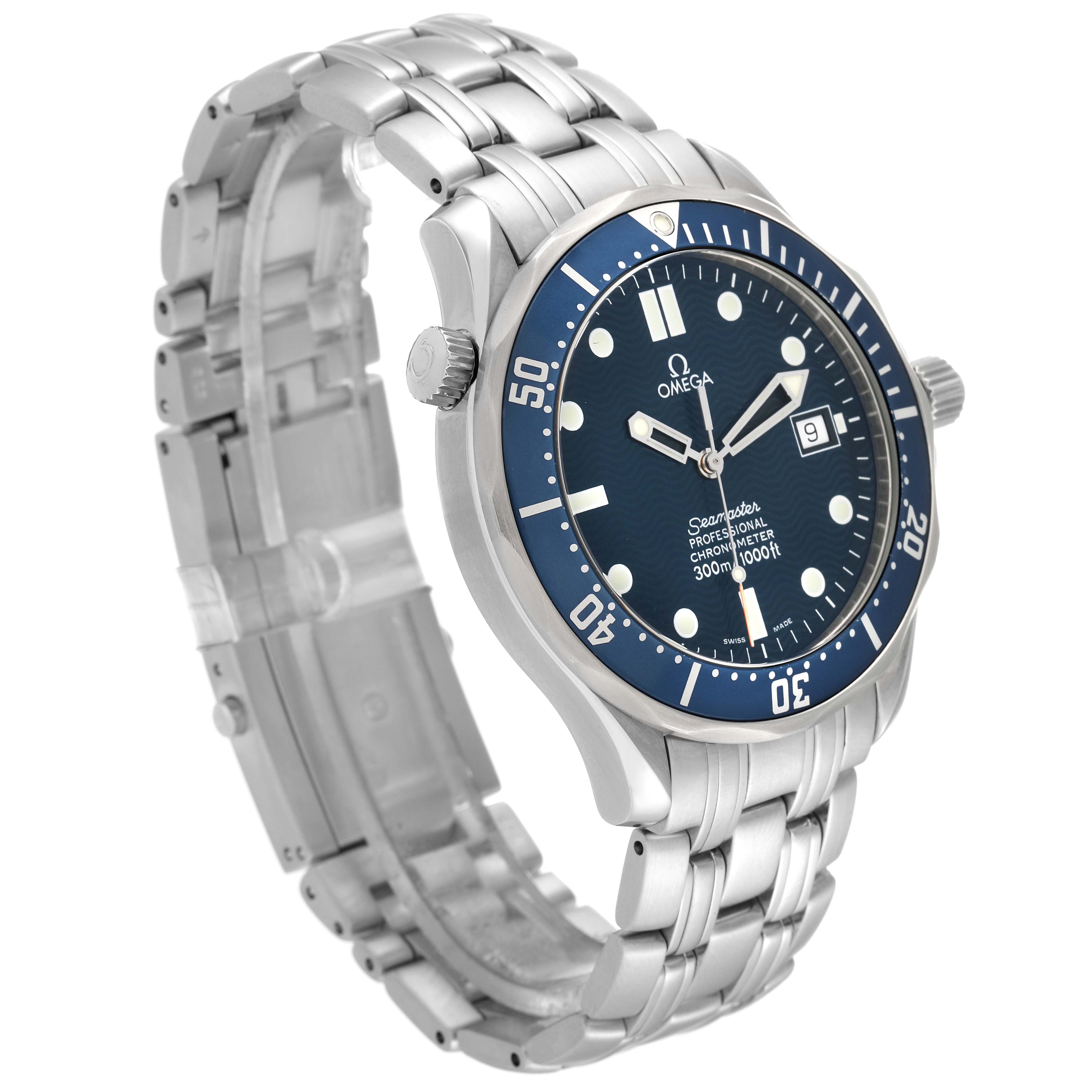 This image shows the Omega Seamaster 2531.80.00 Men
s Stainless Steel Blue Dial 2531.80.00 Men
s Stainless Steel Blue Dial watch at a slight angle, highlighting the bracelet, bezel, and dial.