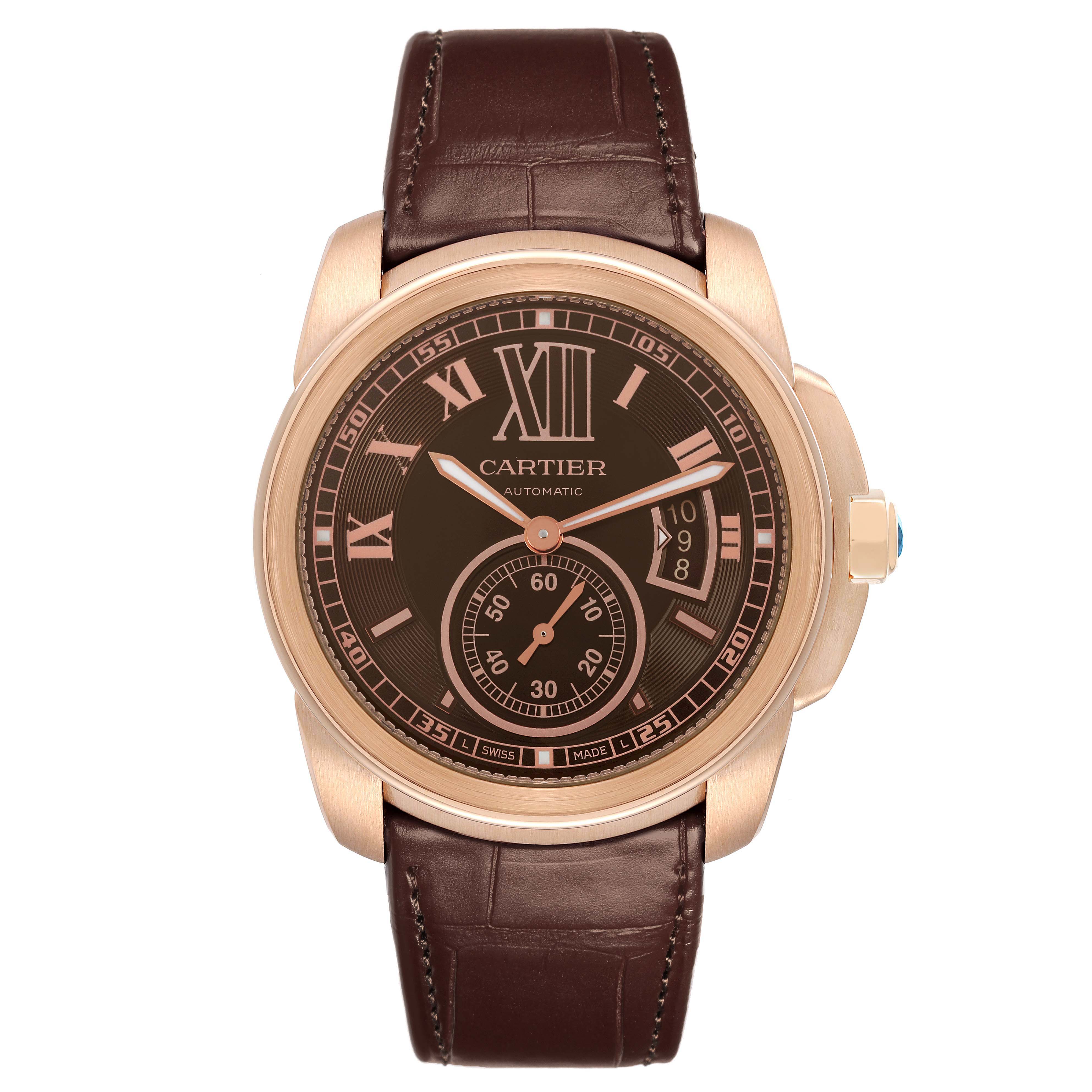 The image shows a front view of a Calibre de Cartier, model number W7100007, featuring its dial, case, and brown leather strap.