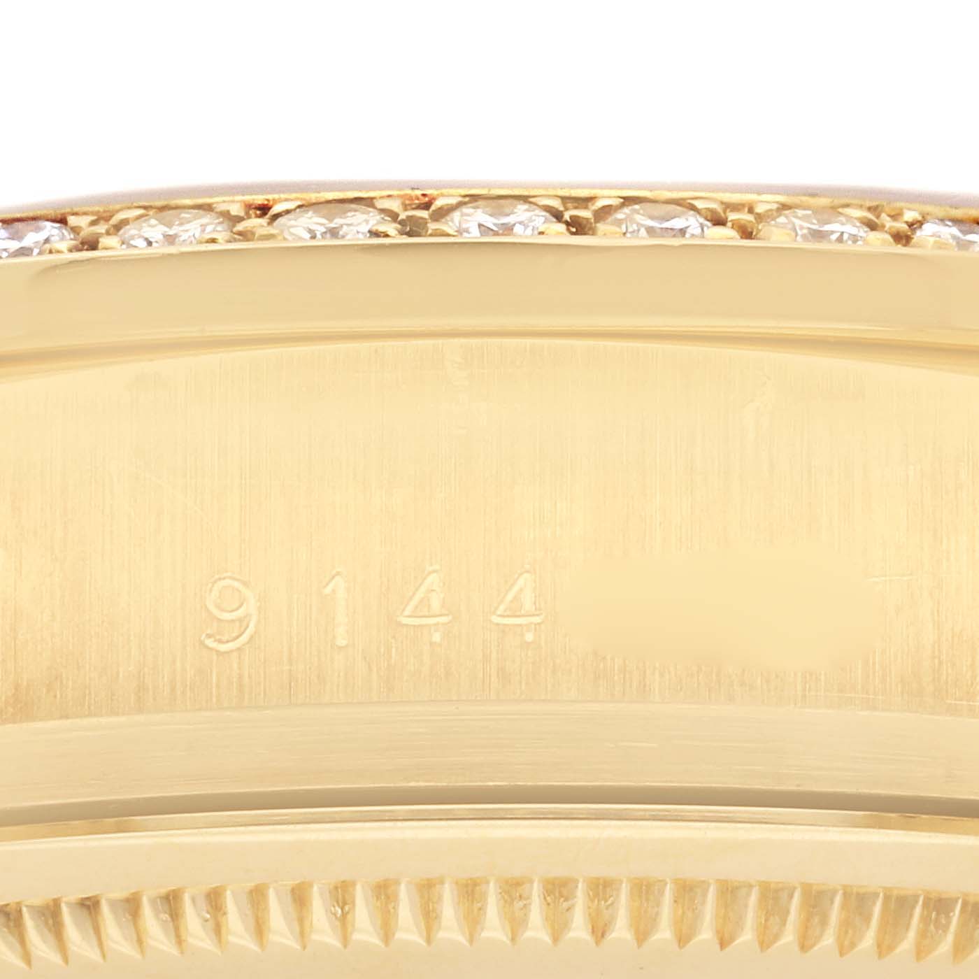 The image shows a close-up of the side of a Rolex President 18048 Men
s Yellow Gold Champagne Dial 18048 Men
s Yellow Gold Champagne Dial model, highlighting the edge and engraved number.