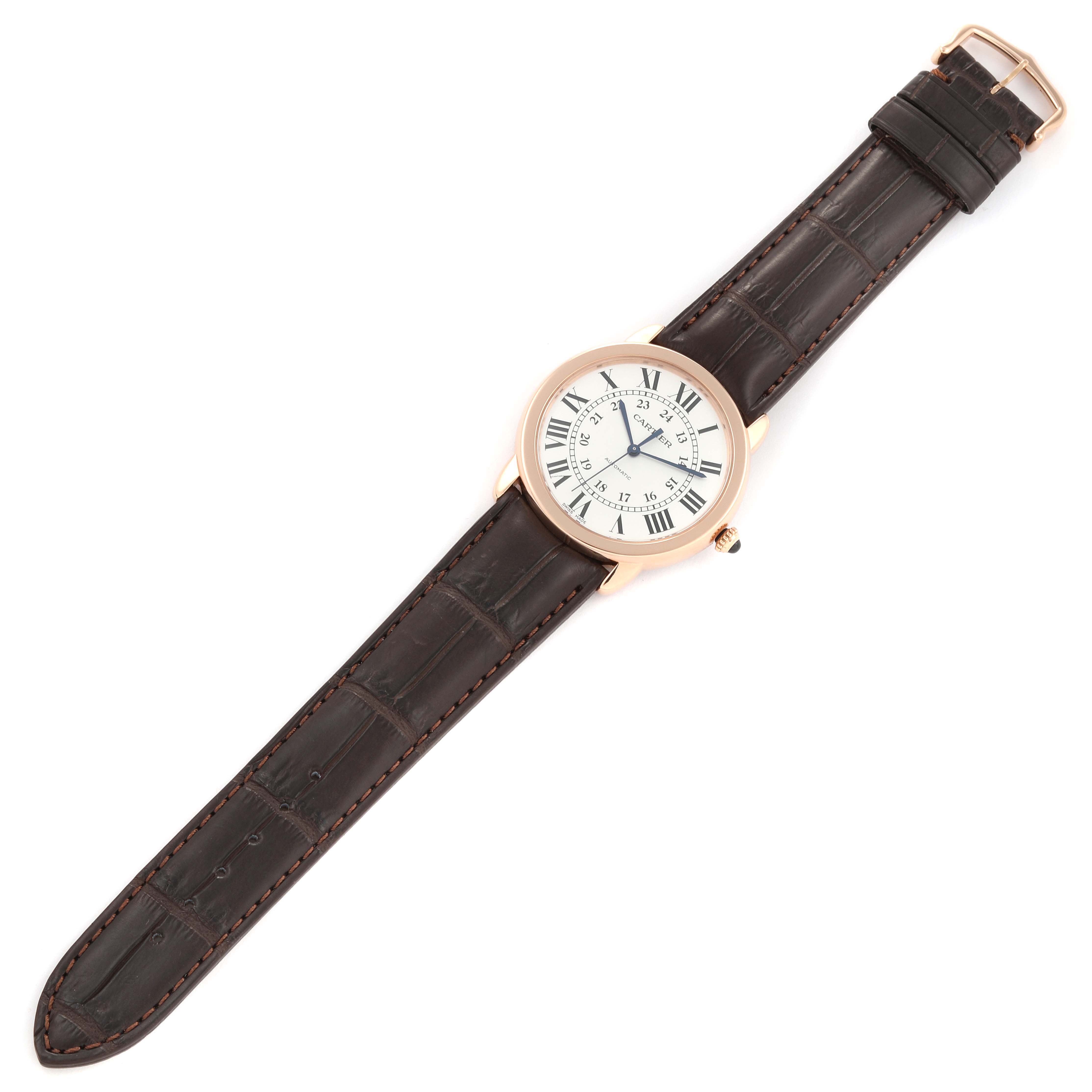 The image shows a top-down view of a Cartier Ronde W2RN0008 Men
s Steel and Gold (two tone) Silver Dial W2RN0008 Men
s Steel and Gold (two tone) Silver Dial model watch, featuring the watch face, case, and leather strap.