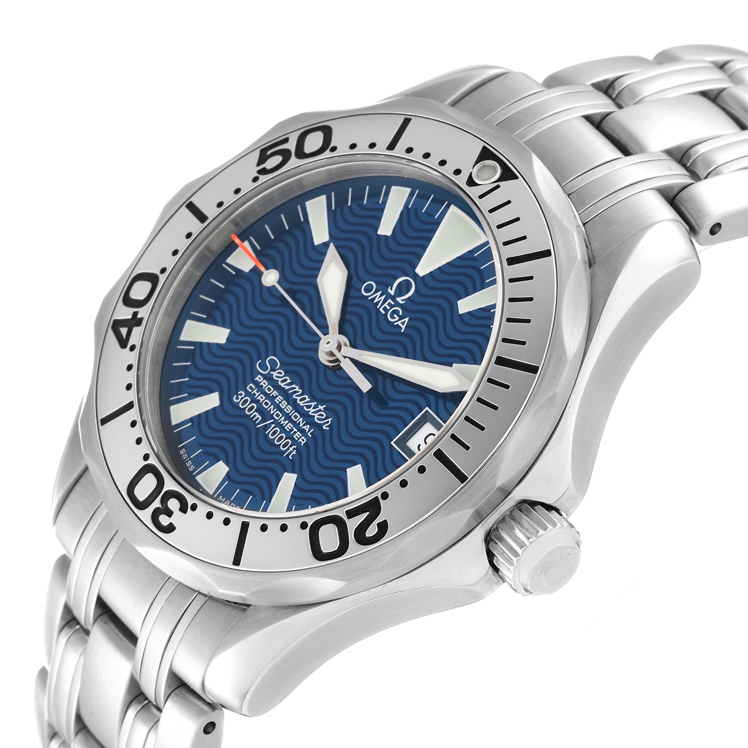The image shows an angled view of an Omega Seamaster 2554.80.00 Men
s Stainless Steel Blue Dial 2554.80.00 Men
s Stainless Steel Blue Dial watch highlighting the dial, bezel, case, and bracelet.