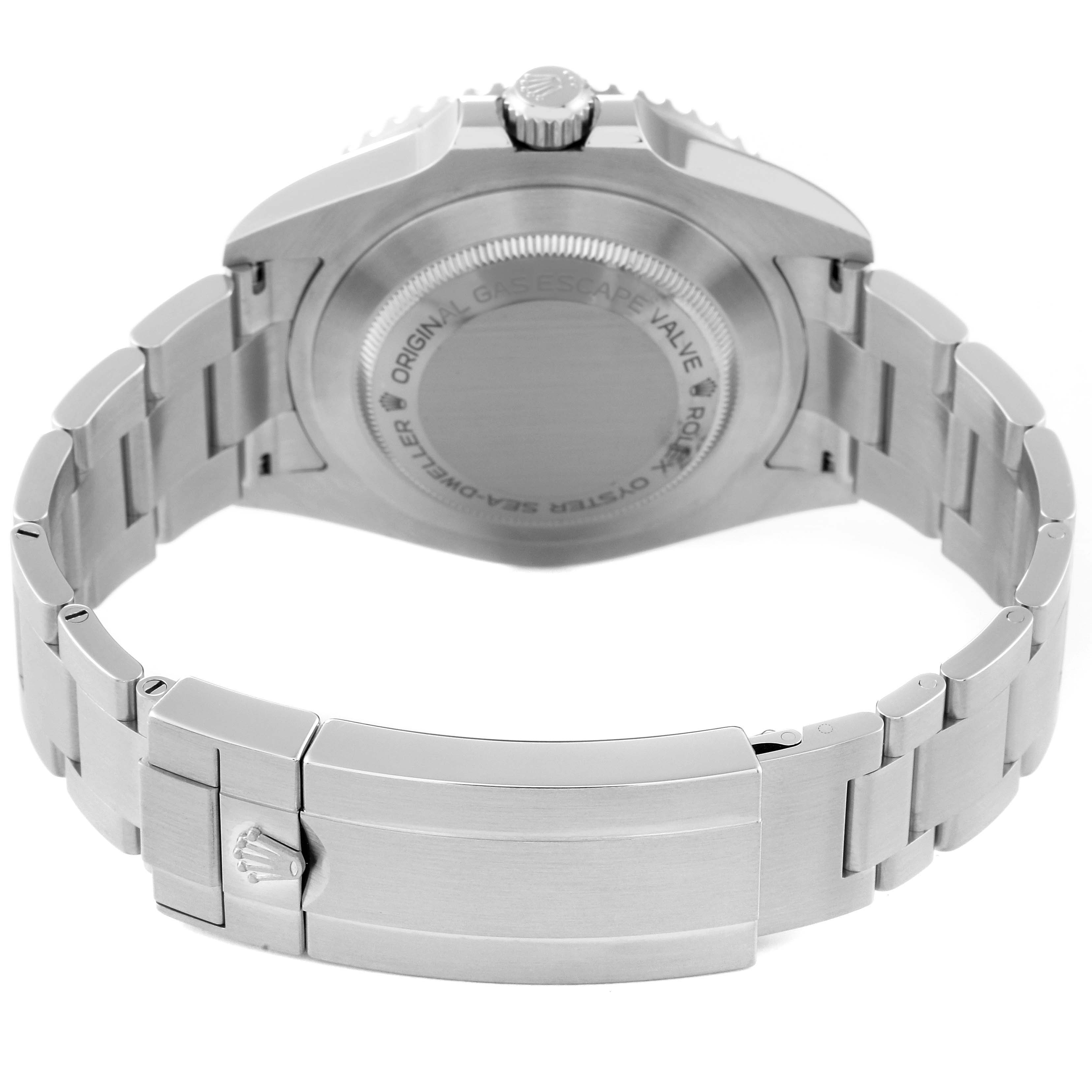 This image shows the back case and the bracelet of the Rolex Sea-Dweller 126600 Men
s Stainless Steel Black Dial 126600 Men
s Stainless Steel Black Dial watch.