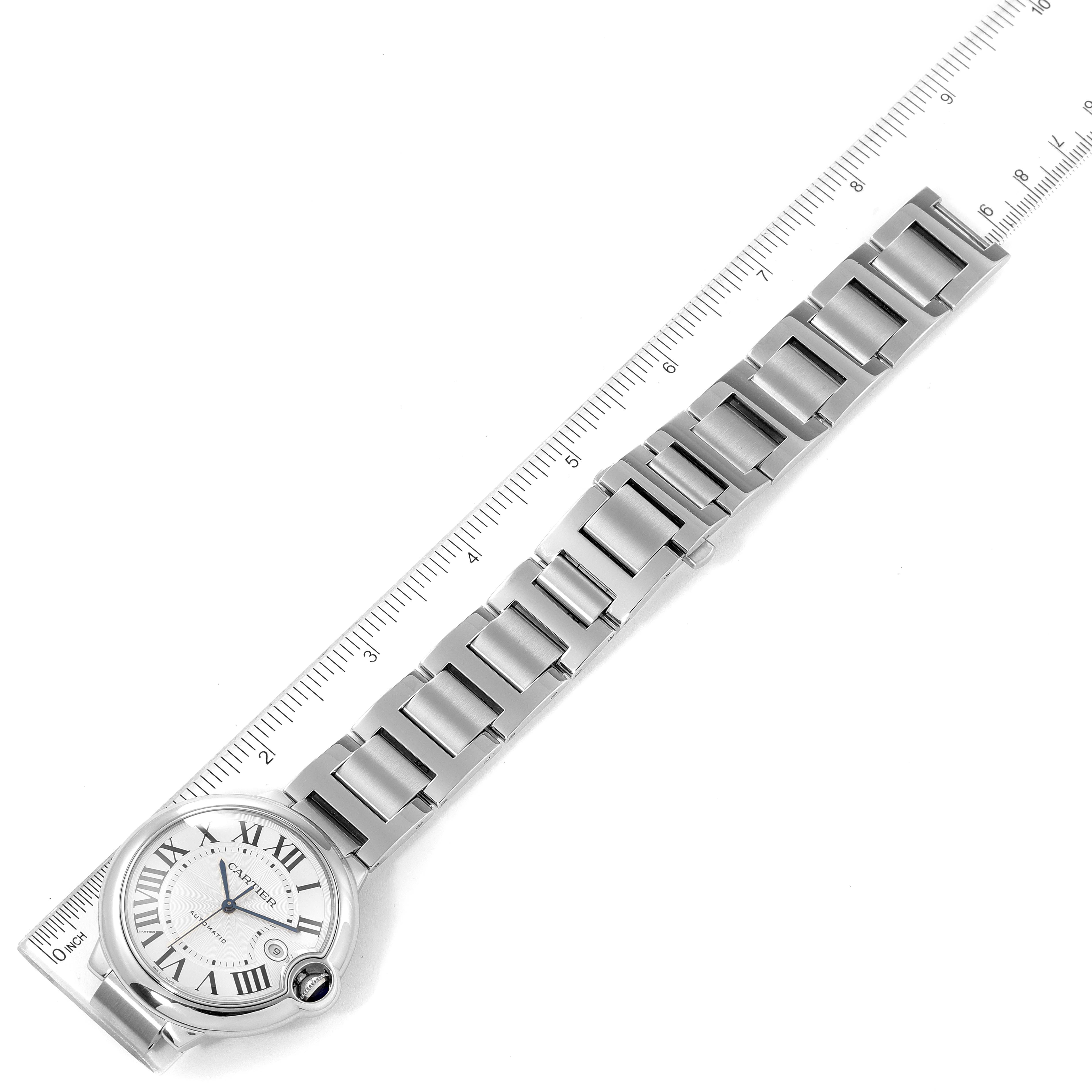 The image shows the face and bracelet of a Ballon Bleu model by Cartier, measured alongside a ruler.