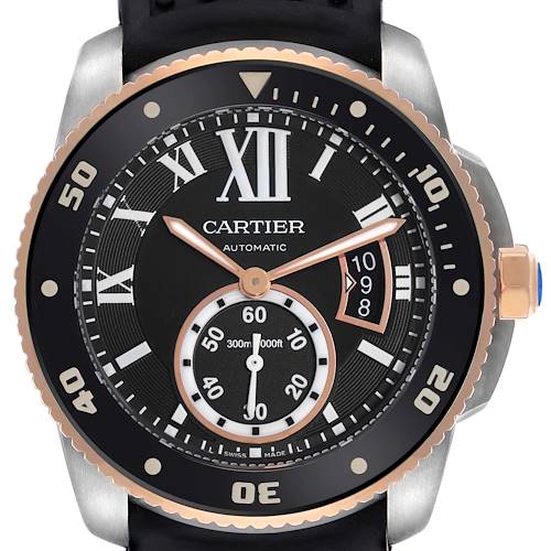 The image shows a frontal view of the Calibre de Cartier watch, highlighting the dial, numerals, hands, and bezel details.