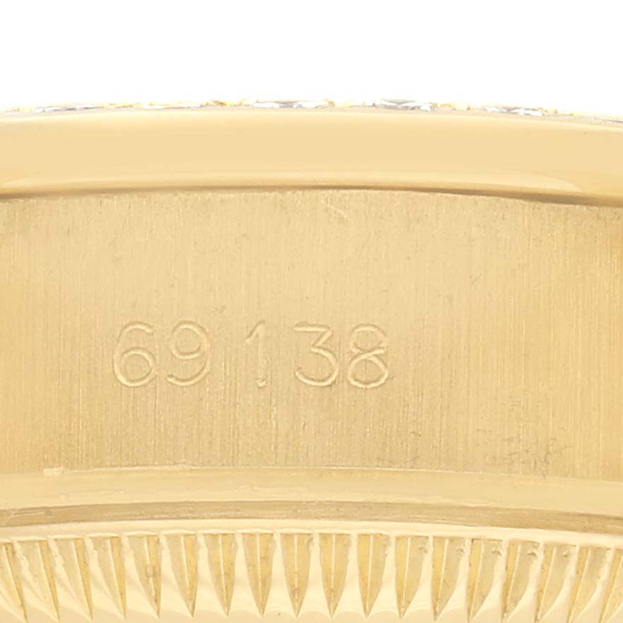 The image shows a close-up of the case edge with engraved numbers on the Rolex President 69138 Women
s Yellow Gold Silver Dial model.