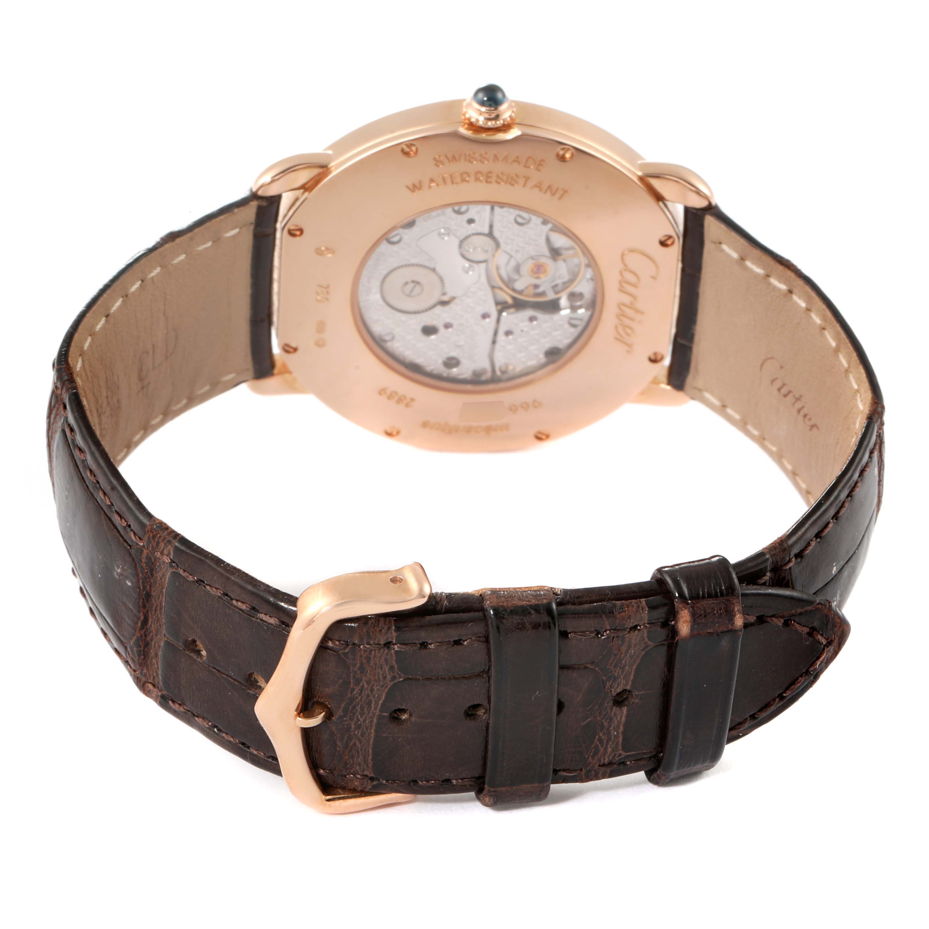 The image shows the back view of a Cartier Ronde W6800251 Men's Rose Gold Silver Dial W6800251 Men's Rose Gold Silver Dial watch, highlighting its case back and leather strap.