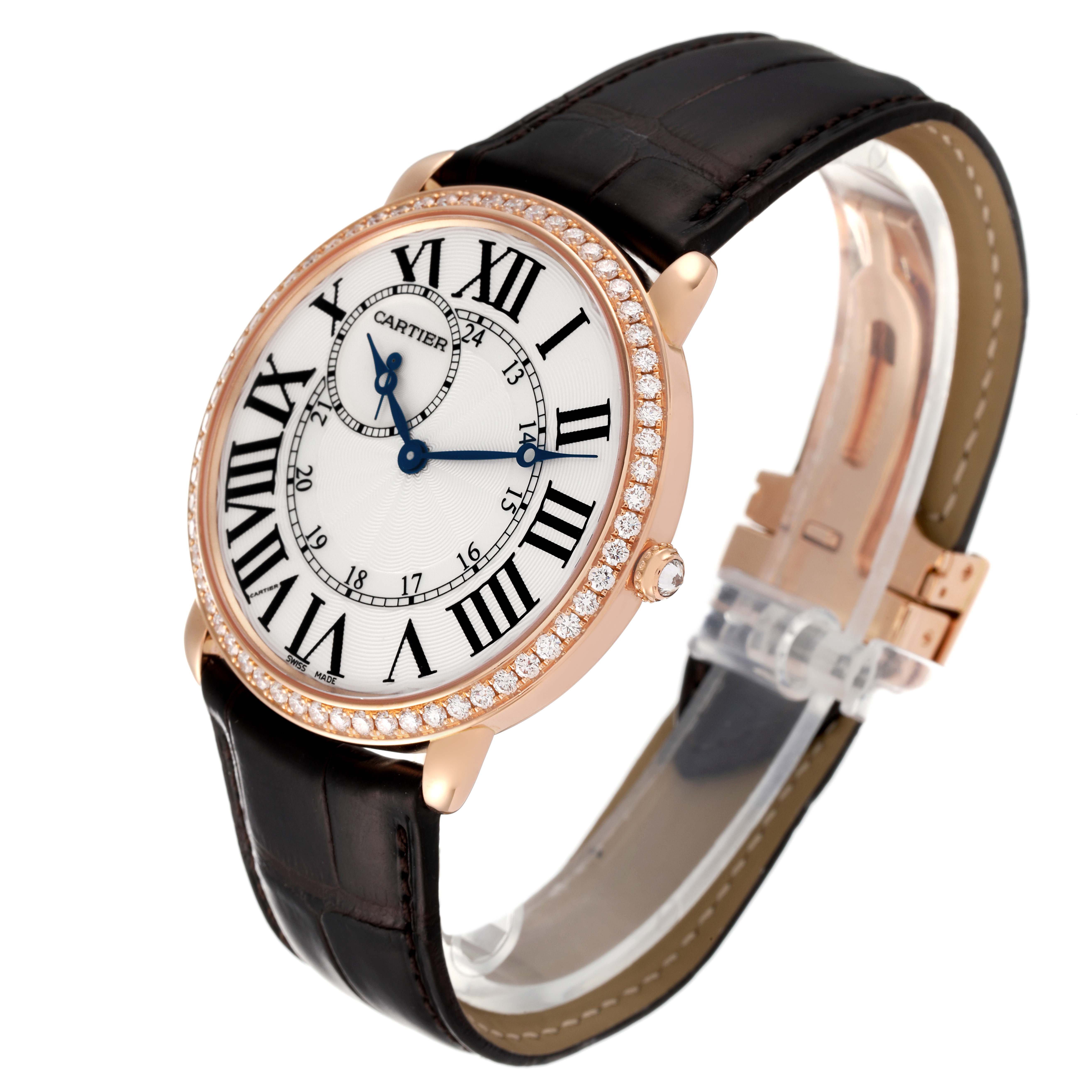 The image shows a Cartier Ronde WR007001 Men's Rose Gold Silver Dial WR007001 Men's Rose Gold Silver Dial watch at a three-quarter angle, highlighting its dial, leather strap, and diamond-set bezel.