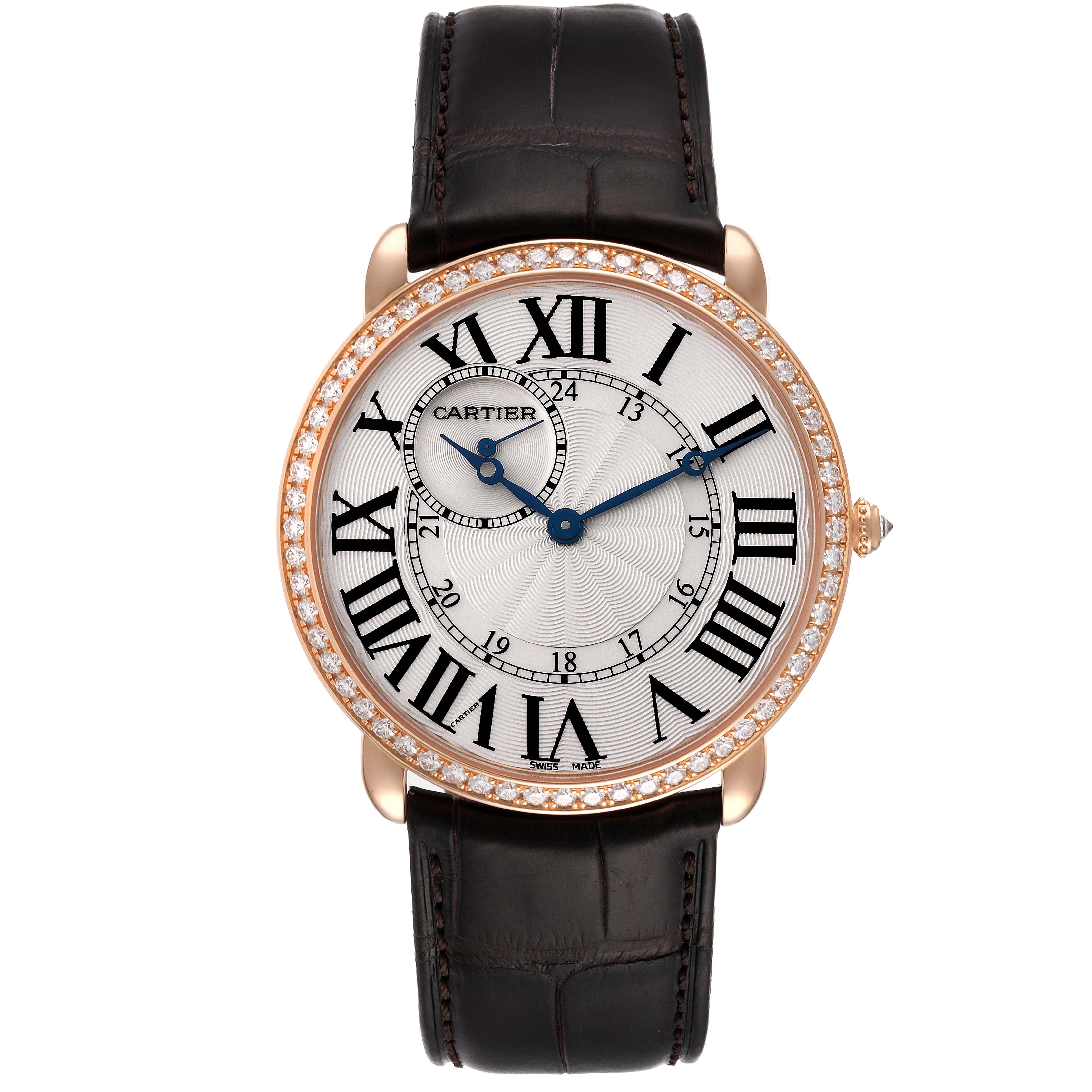 This image shows a front view of the Cartier Ronde WR007001 Men's Rose Gold Silver Dial WR007001 Men's Rose Gold Silver Dial model watch, highlighting its face, bezel, and leather strap.