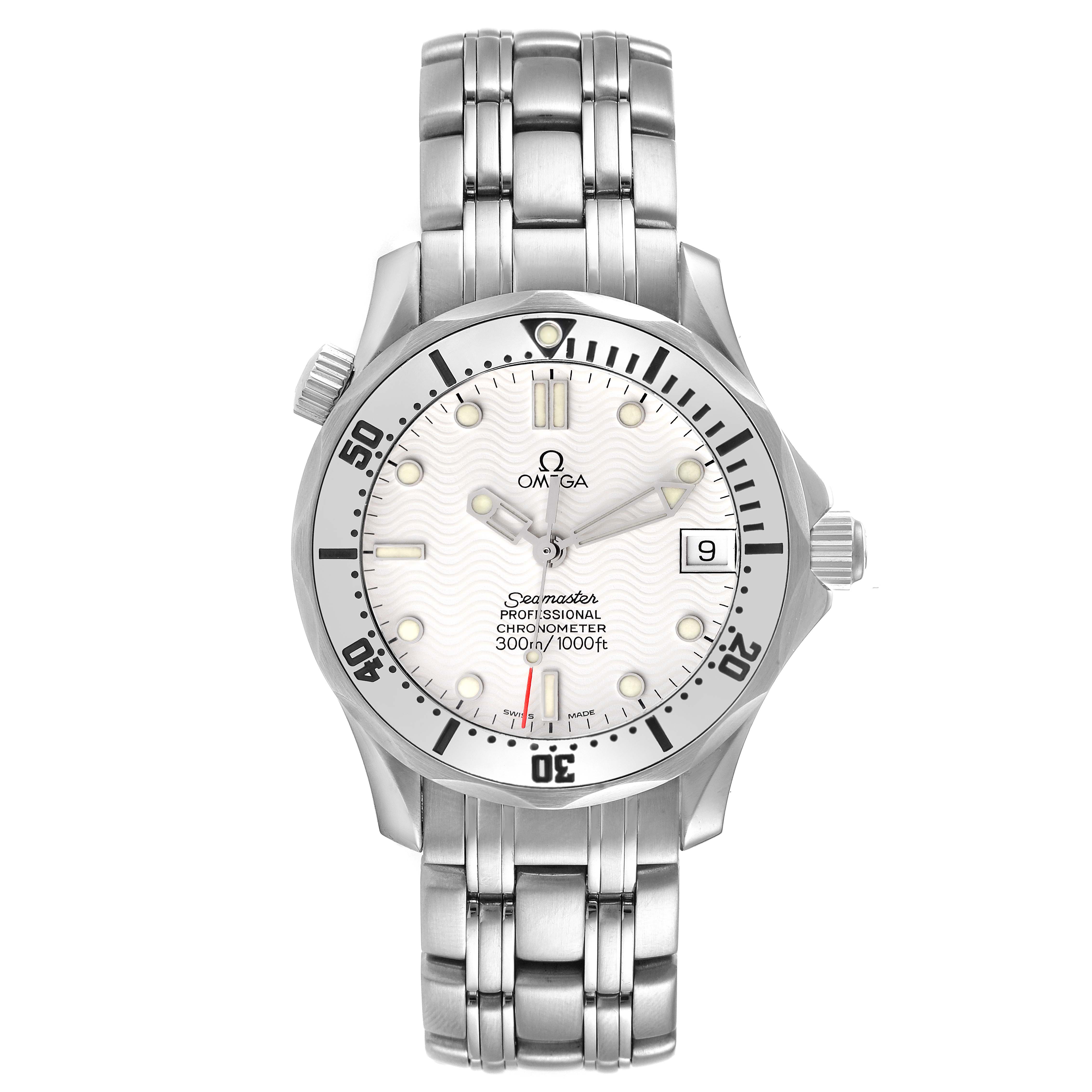 The image shows a front view of the Omega Seamaster 2552.20.00 Men's Stainless Steel White Dial 2552.20.00 Men's Stainless Steel White Dial watch, highlighting the dial, bezel, crown, and stainless steel bracelet.