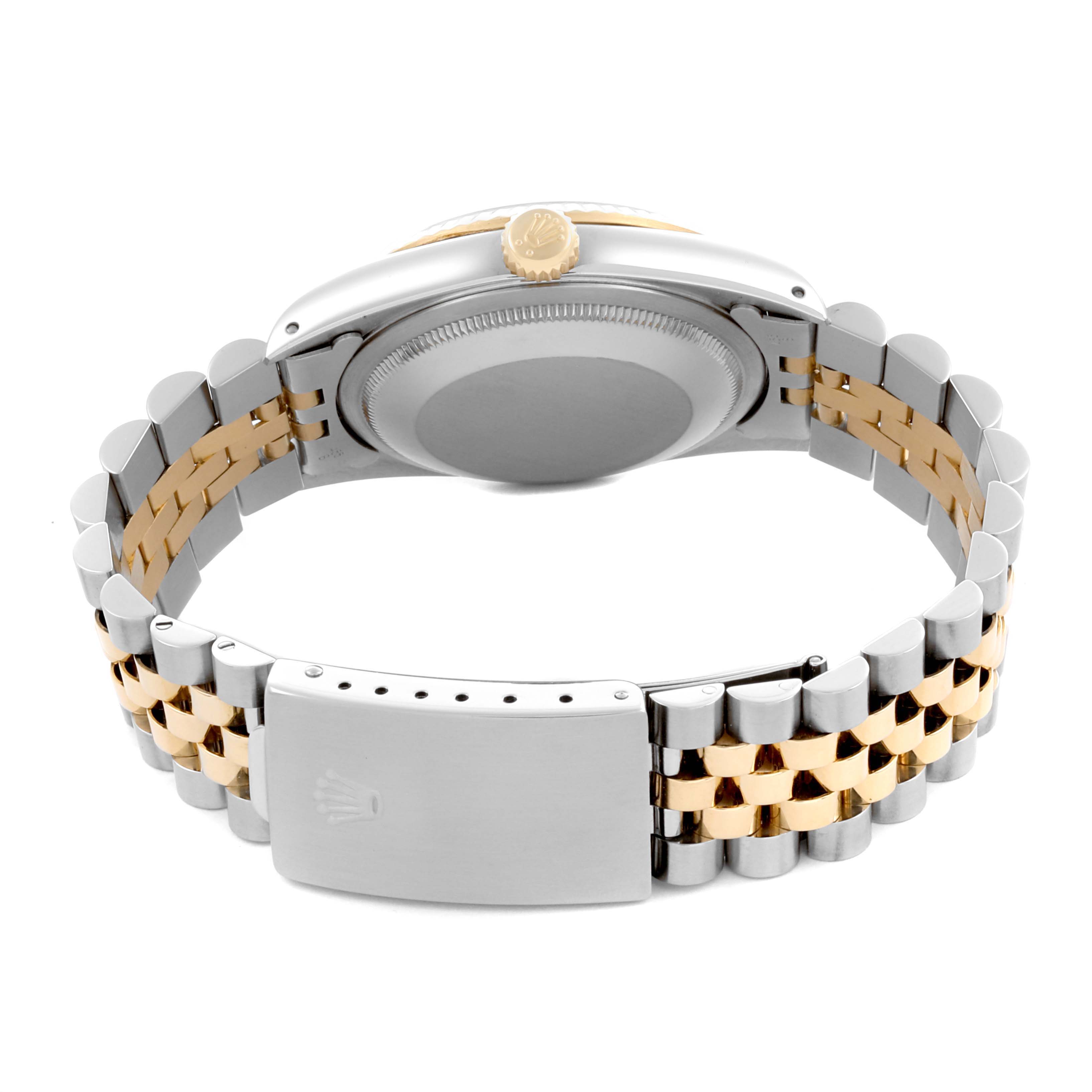 The image shows the backside and bracelet of the Rolex Datejust 16233 Men
s Steel and Gold (two tone) Champagne Dial 16233 Men
s Steel and Gold (two tone) Champagne Dial watch, highlighting its clasp and two-tone link design.