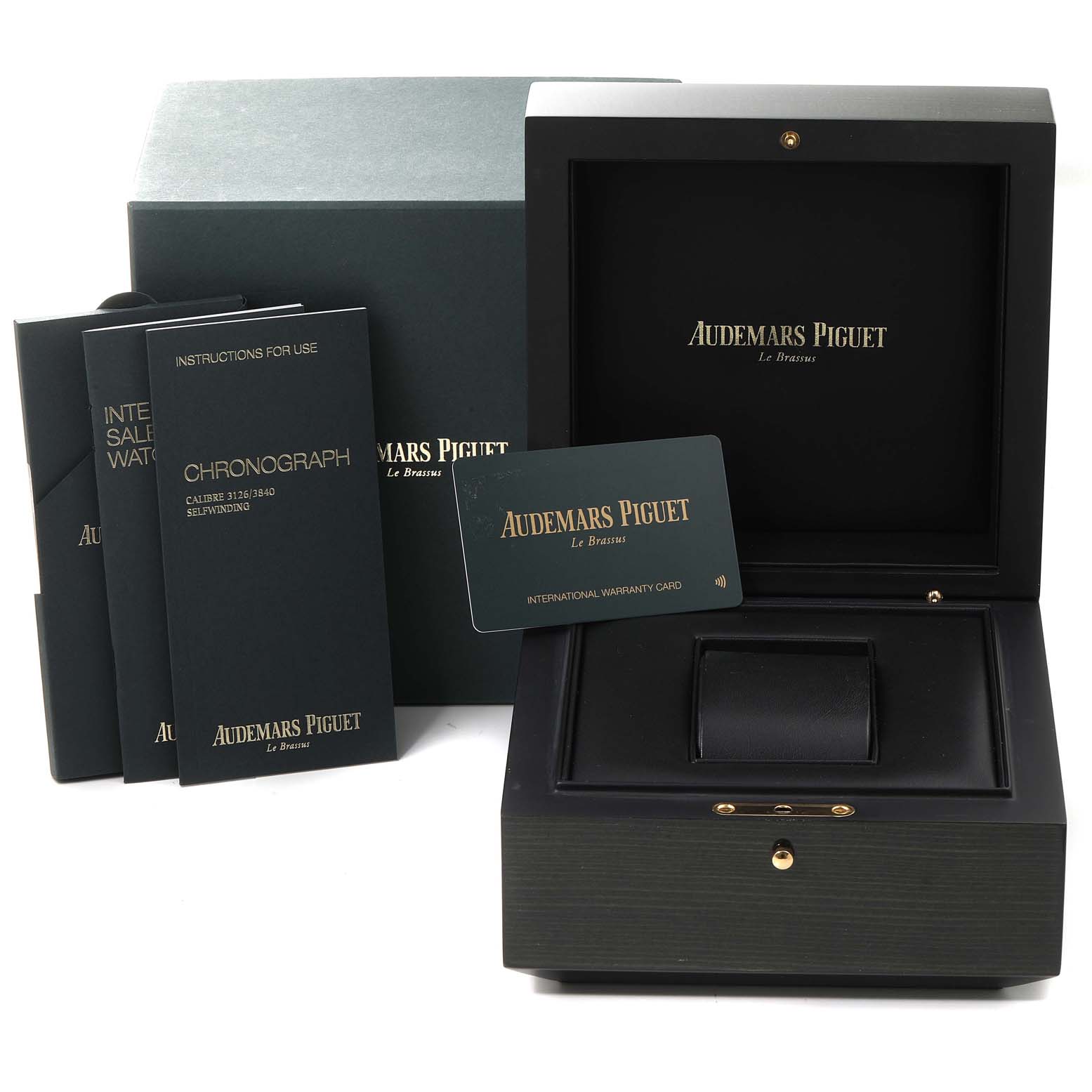 The image shows the packaging, documents, and display box for a Royal Oak Offshore model by Audemars Piguet.