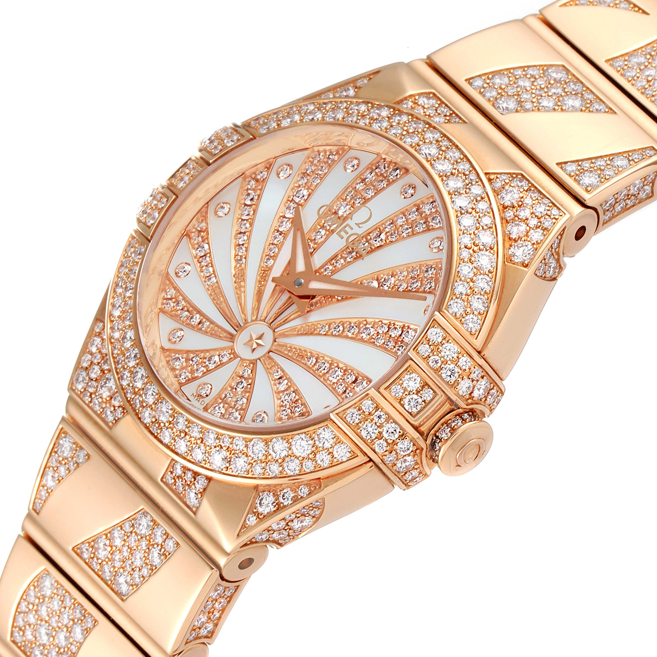 The image shows an angled view of the Omega 123.55.24.60.55.011 Women's Rose Gold Mother of Pearl Dial 123.55.24.60.55.011 Women's Rose Gold Mother of Pearl Dial Constellation Diamanten Rose Gold Diamond Ladies Watch, highlighting its diamond-encrusted bezel and bracelet.