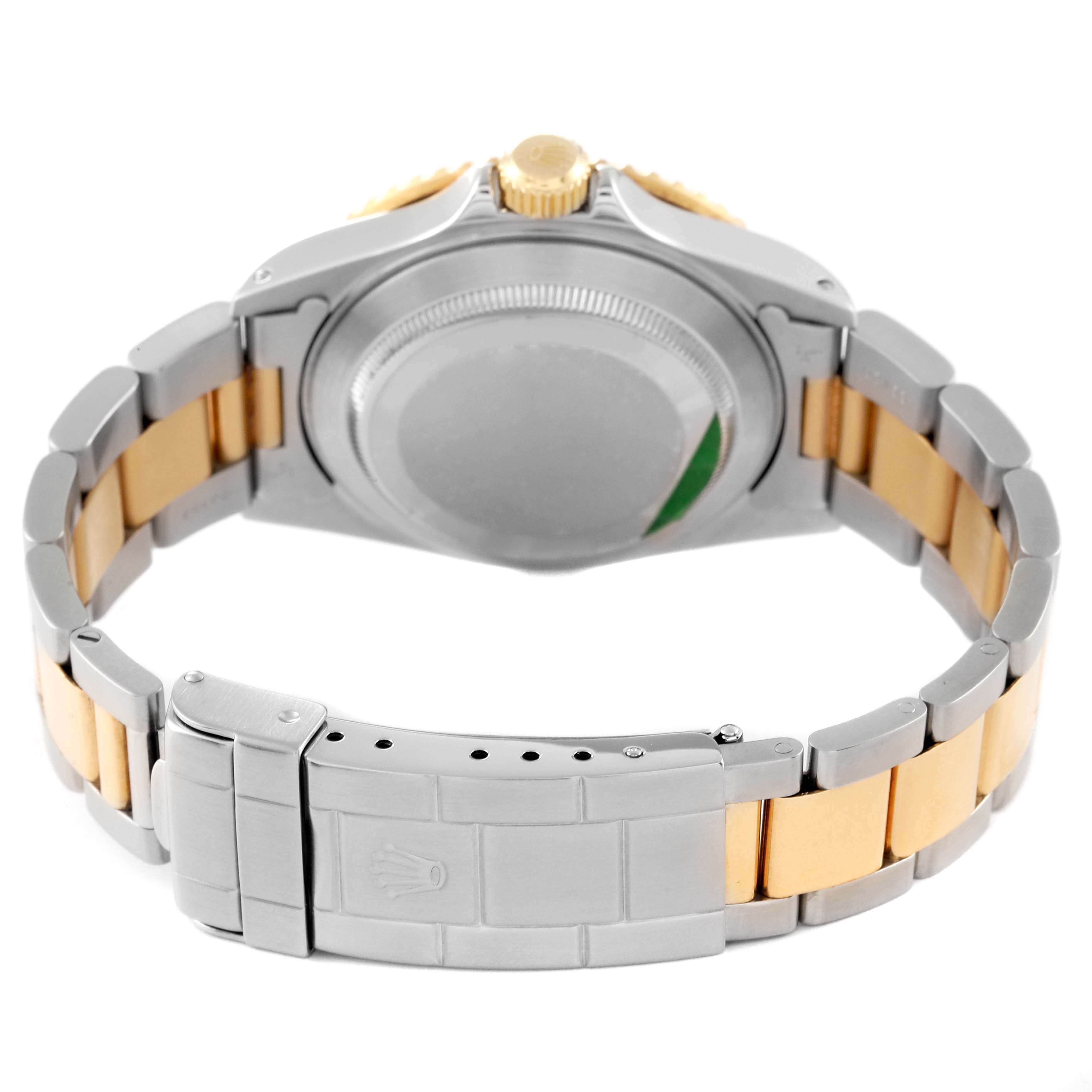 The image shows the back of a Rolex Submariner 16613 Men
s Steel and Gold (two tone) Champagne Dial 16613 Men
s Steel and Gold (two tone) Champagne Dial watch, highlighting the bracelet and clasp.