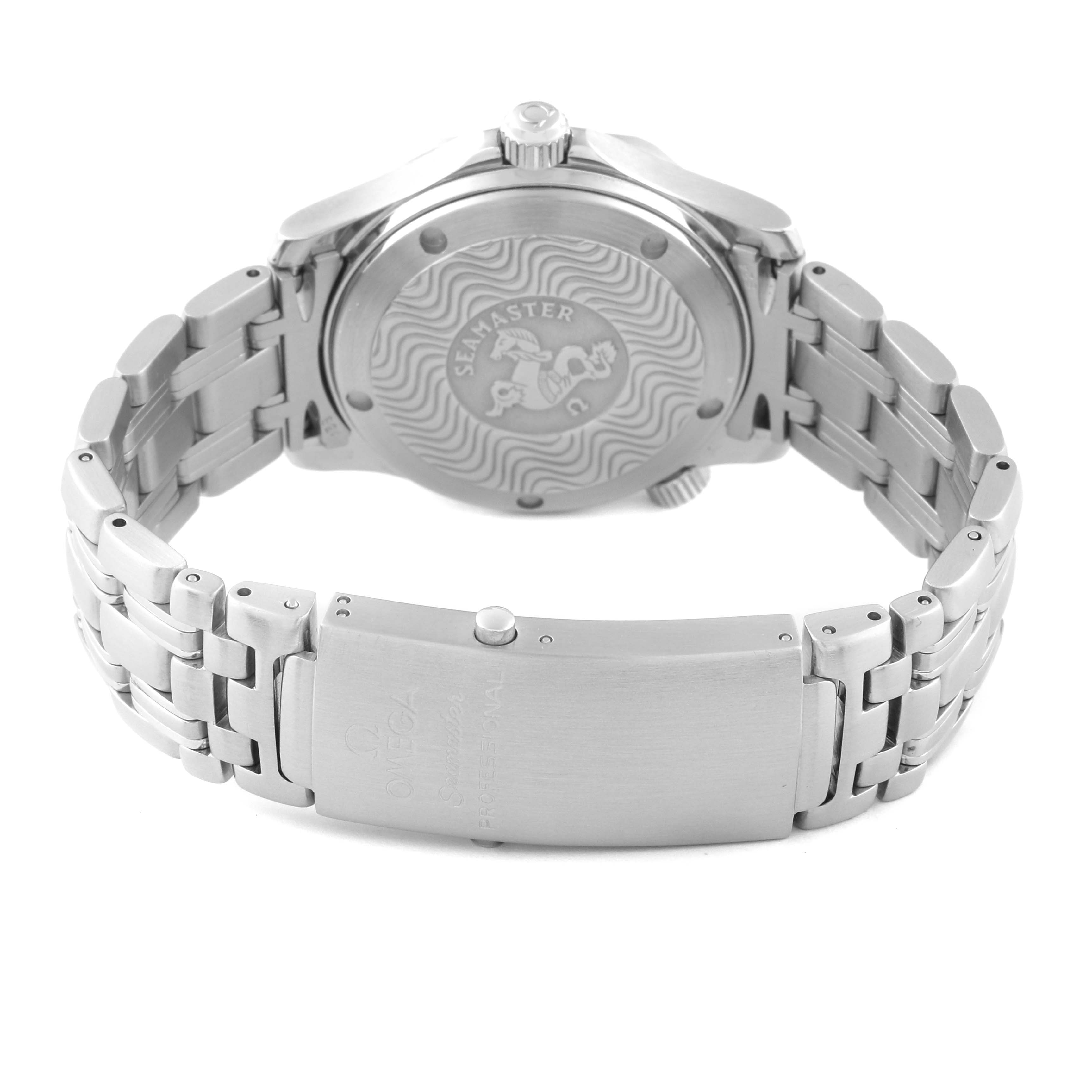 The image shows the back case and bracelet of an Omega Seamaster 2551.80.00 Men
s Stainless Steel Blue Dial 2551.80.00 Men
s Stainless Steel Blue Dial watch, featuring the engraved case back and clasp.