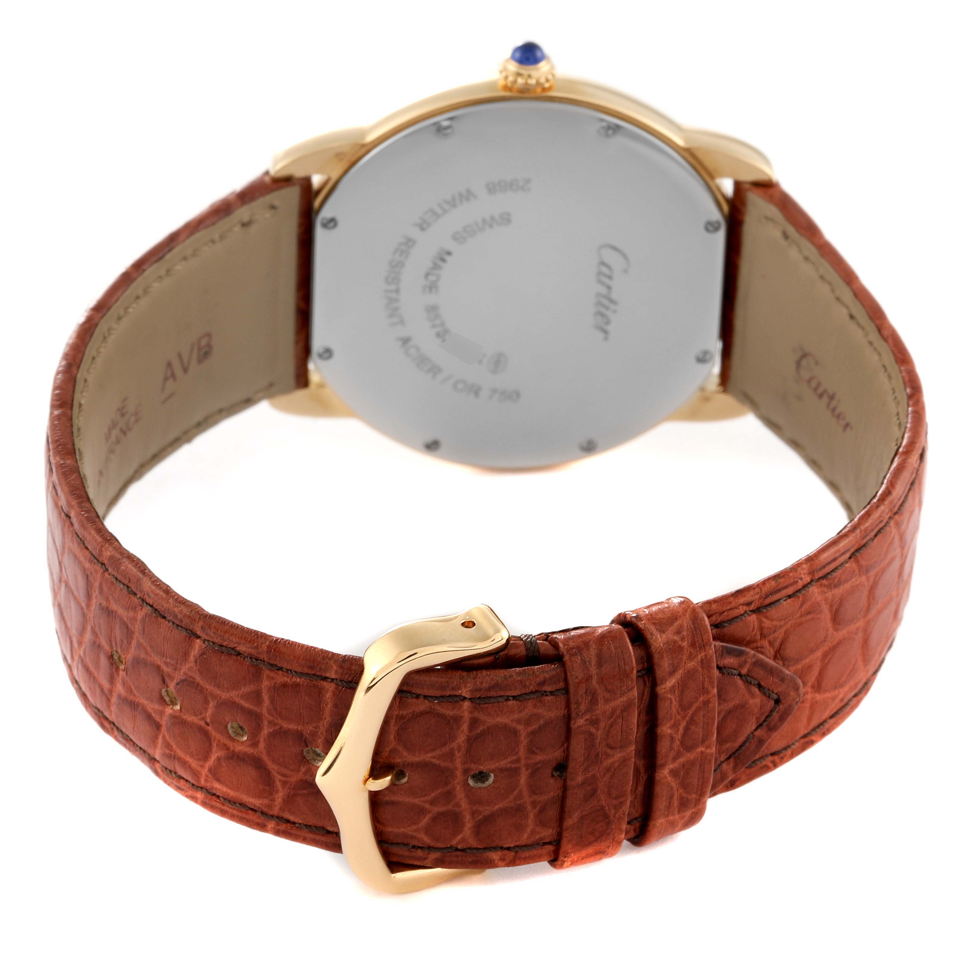 The image shows the back case and brown leather strap with a gold buckle of the Cartier Ronde W6700455 Men's Yellow Gold Silver Dial W6700455 Men's Yellow Gold Silver Dial model watch.