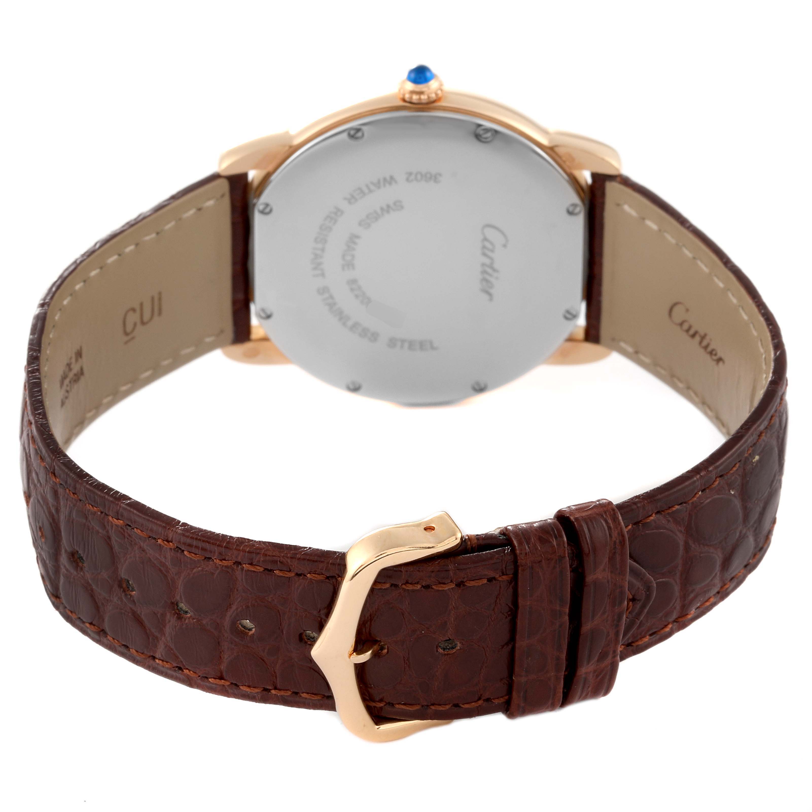 The image shows the back and strap of a Cartier Ronde W6701008 Men
s Steel and Gold (two tone) Silver Dial W6701008 Men
s Steel and Gold (two tone) Silver Dial watch, featuring a brown leather band and gold clasp.