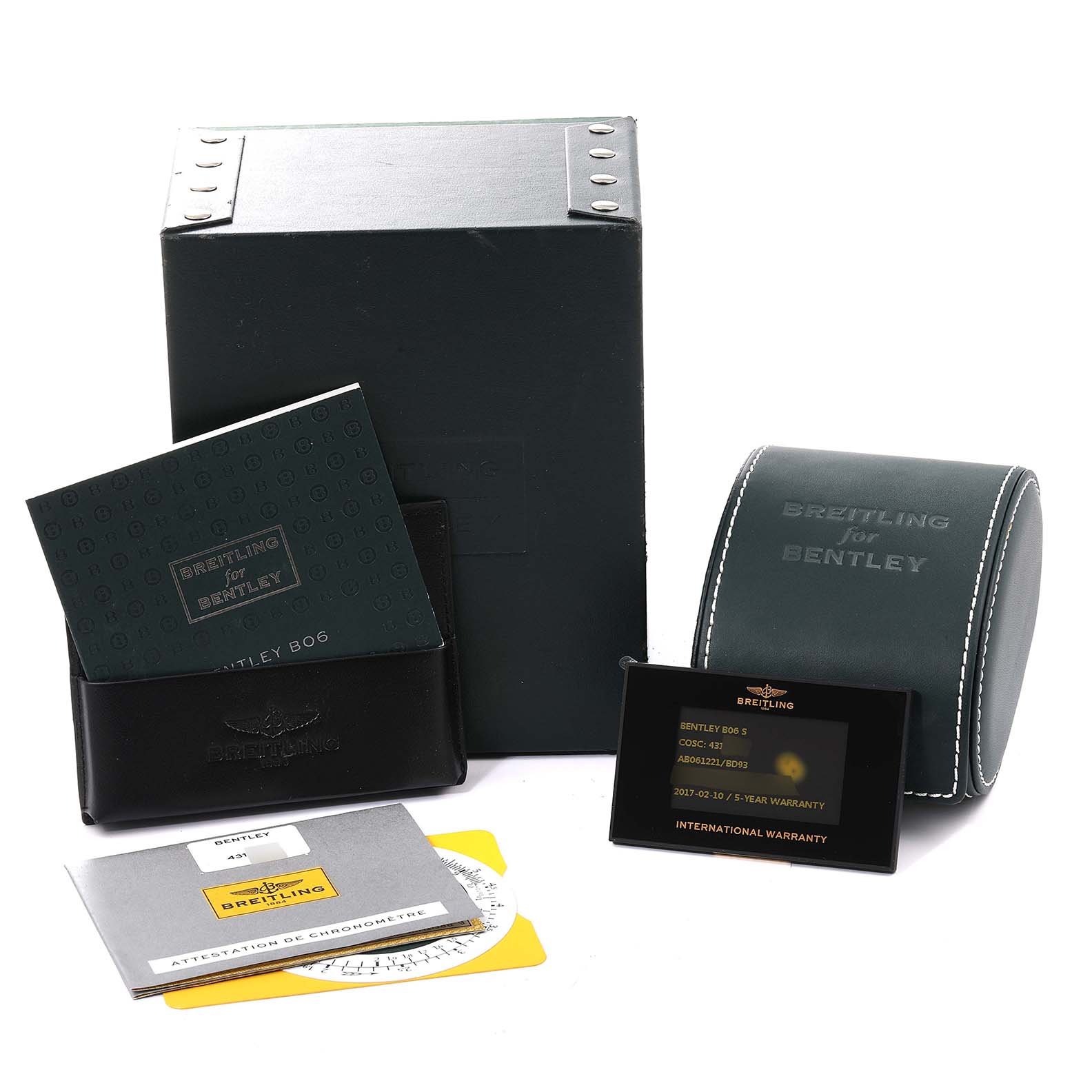 The image shows various accessories for the Bentley model by Breitling, including the box, documentation, warranty card, and carrying case.