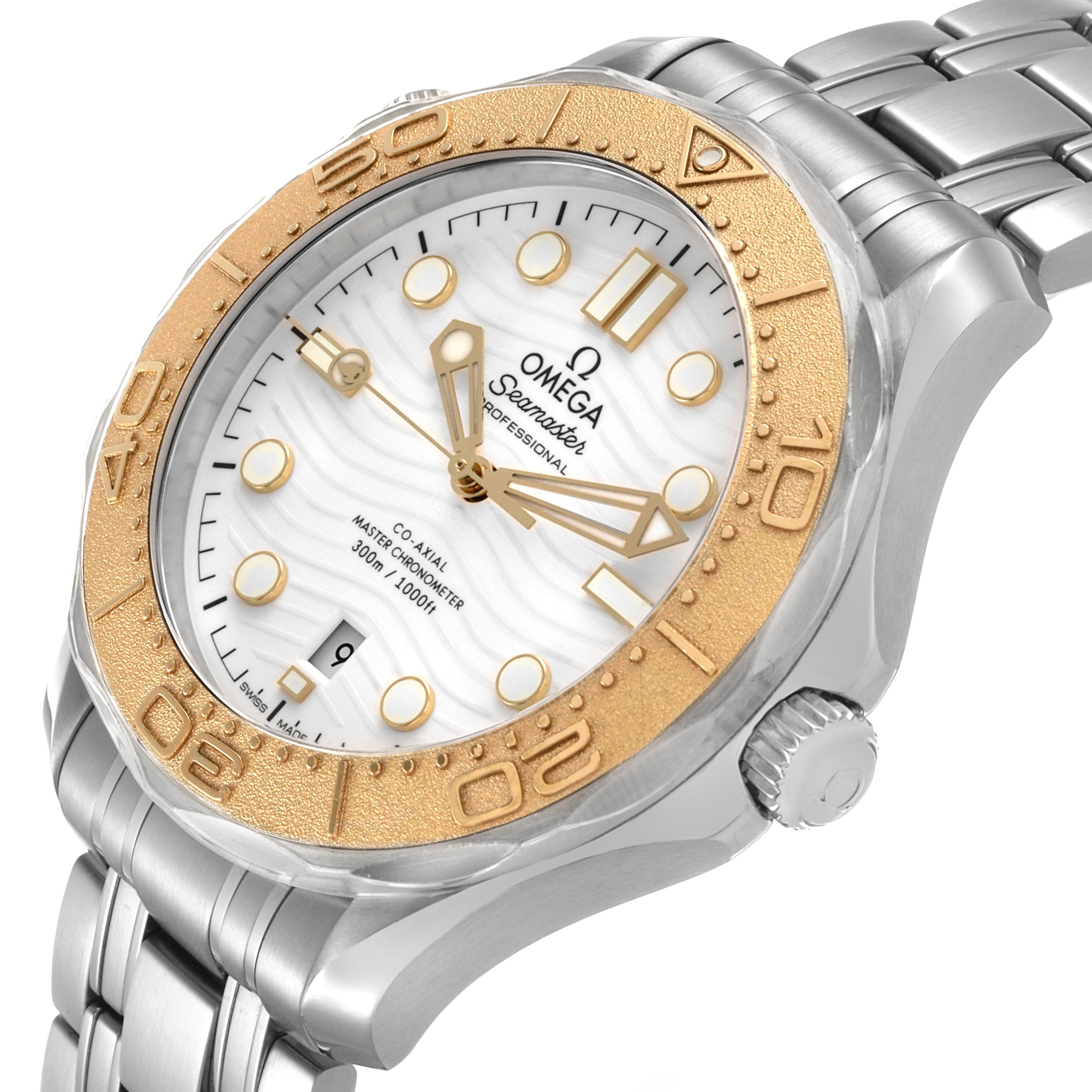 The Omega Seamaster 522.21.42.20.04.001 Men's Steel and Gold (two tone) White Dial watch is shown at a slight angle, highlighting the gold bezel, crown, and metallic bracelet.