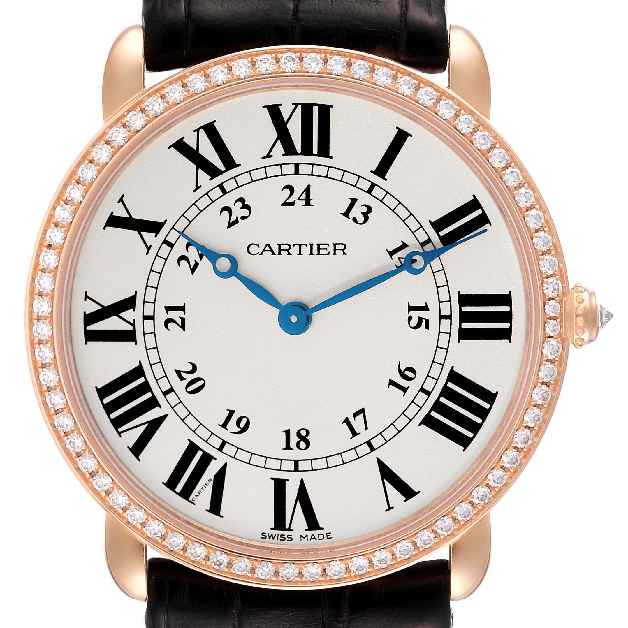 This Cartier Ronde WR000651 Men's Rose Gold Silver Dial WR000651 Men's Rose Gold Silver Dial watch is shown from the front, highlighting its face, Roman numerals, blue hands, and diamond-set bezel.