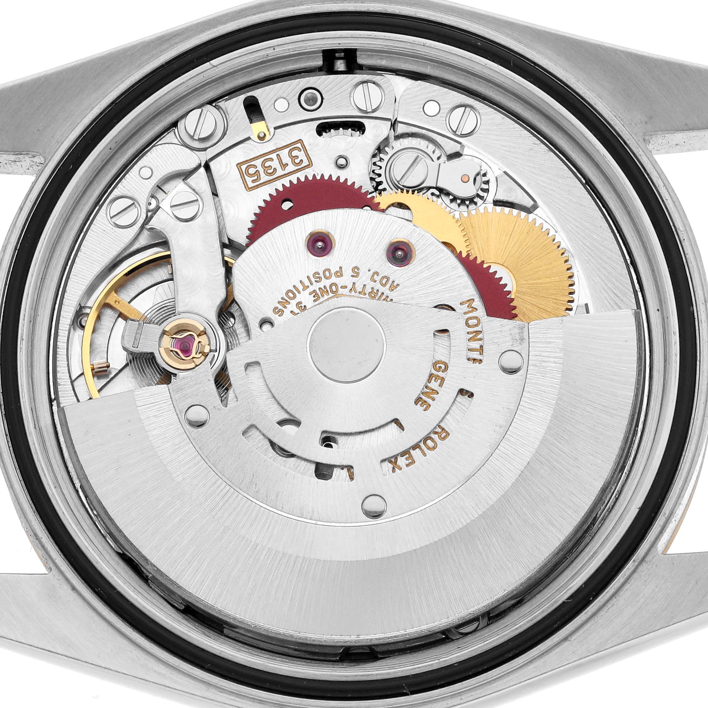 The image shows the internal mechanism of a Rolex Datejust 16233 Men
s Steel and Gold (two tone) Champagne Dial watch from a top-down angle, highlighting gears and components.