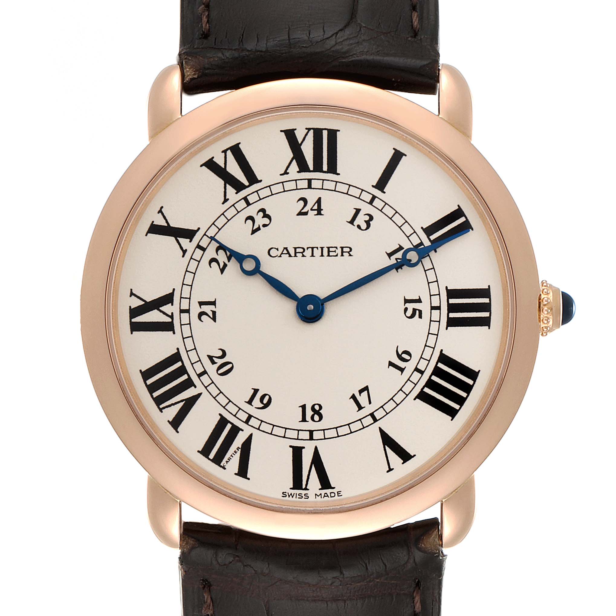 The image shows a frontal view of the Cartier Ronde W6800251 Men's Rose Gold Silver Dial W6800251 Men's Rose Gold Silver Dial watch, detailing its dial, hands, case, crown, and part of the strap.
