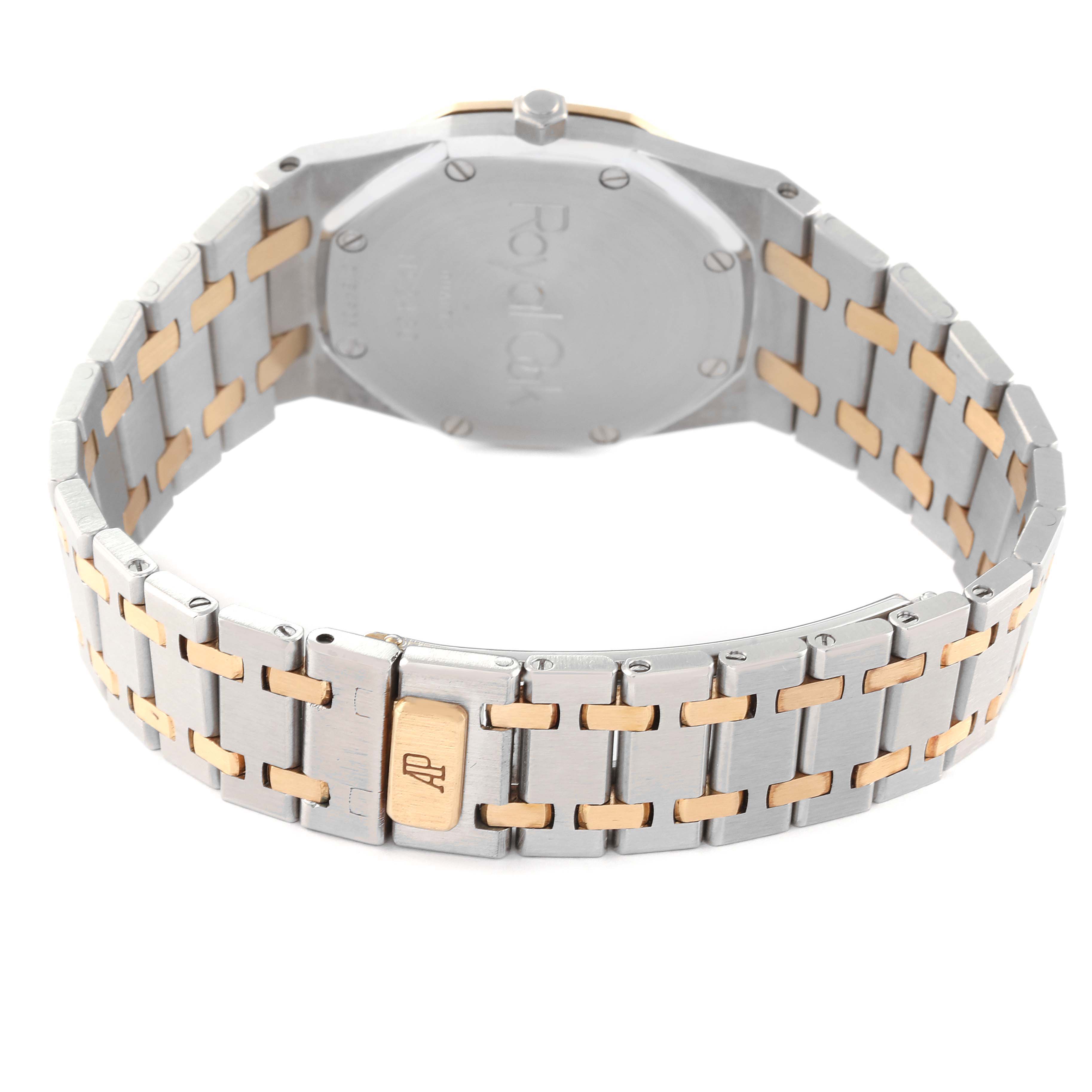 This image shows the backside and bracelet of an Audemars Piguet Royal Oak 56175SA Men's Steel and Gold (two tone) Champagne Dial 56175SA Men's Steel and Gold (two tone) Champagne Dial watch.