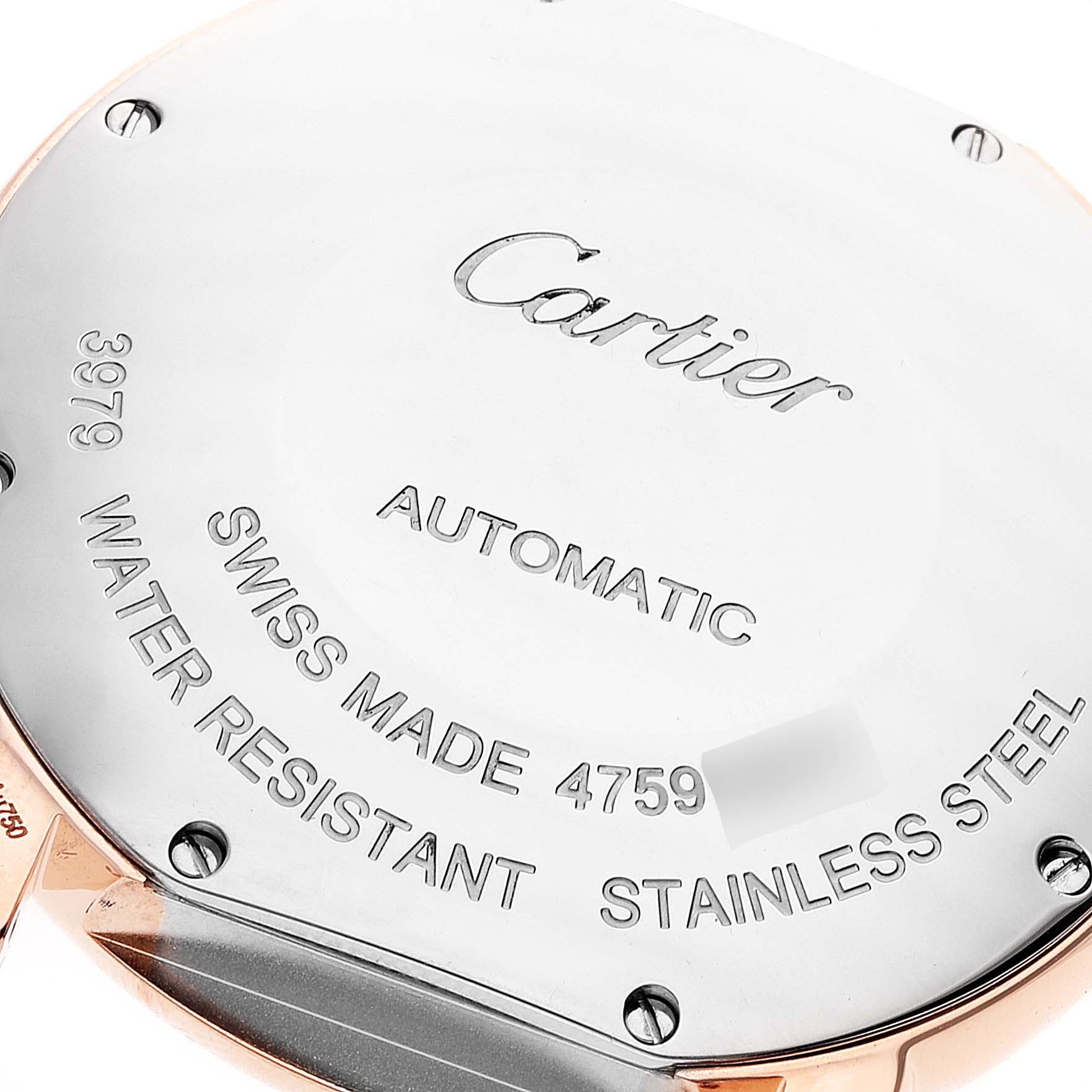 The image shows the back case of a Cartier Ronde W2RN0008 Men
s Rose Gold Silver Dial W2RN0008 Men
s Rose Gold Silver Dial watch, highlighting its engravings and material details.