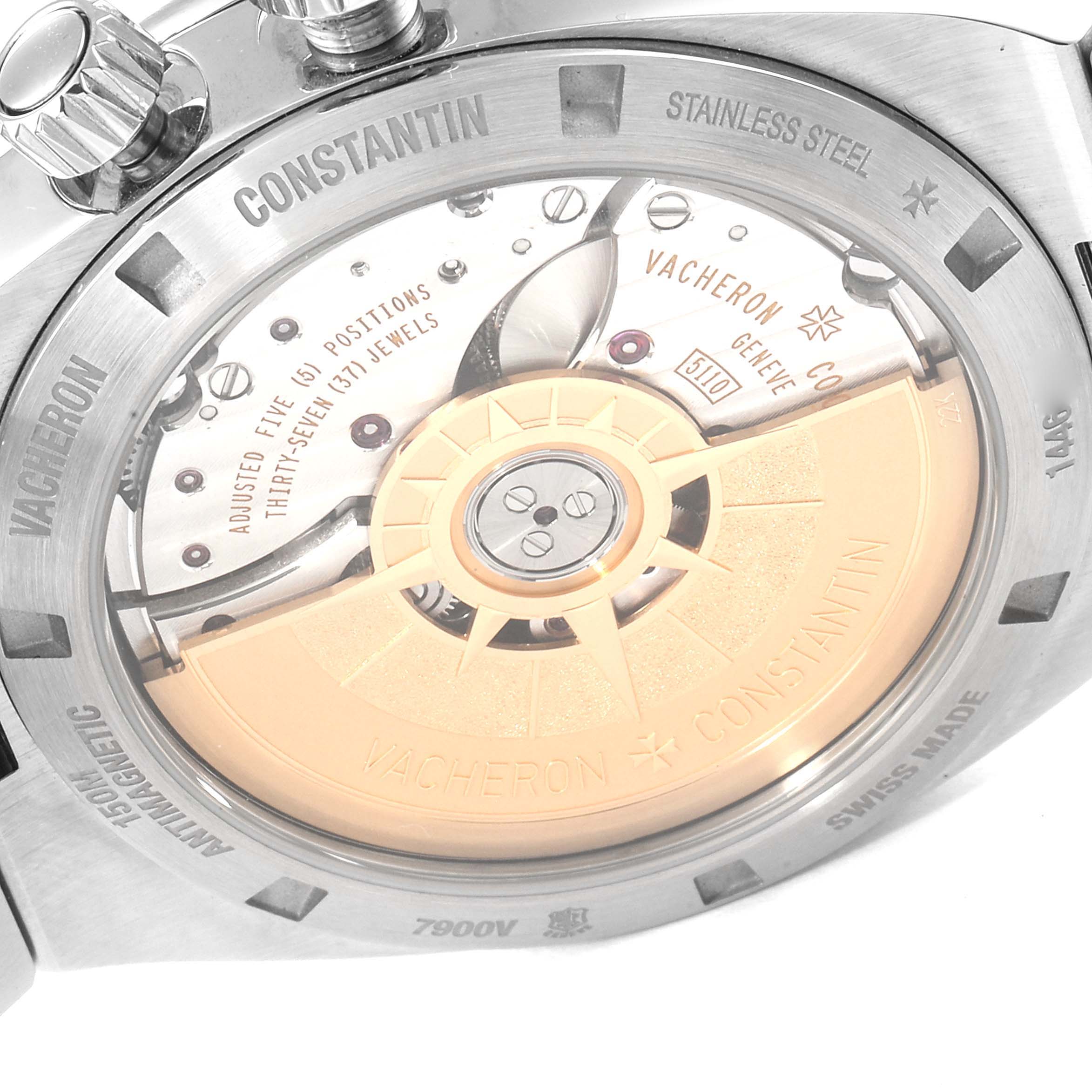 The image shows the case back of a Vacheron Constantin Overseas 7900V/110A Men
s Stainless Steel Black Dial 7900V/110A Men
s Stainless Steel Black Dial watch, revealing its movement and inscriptions.