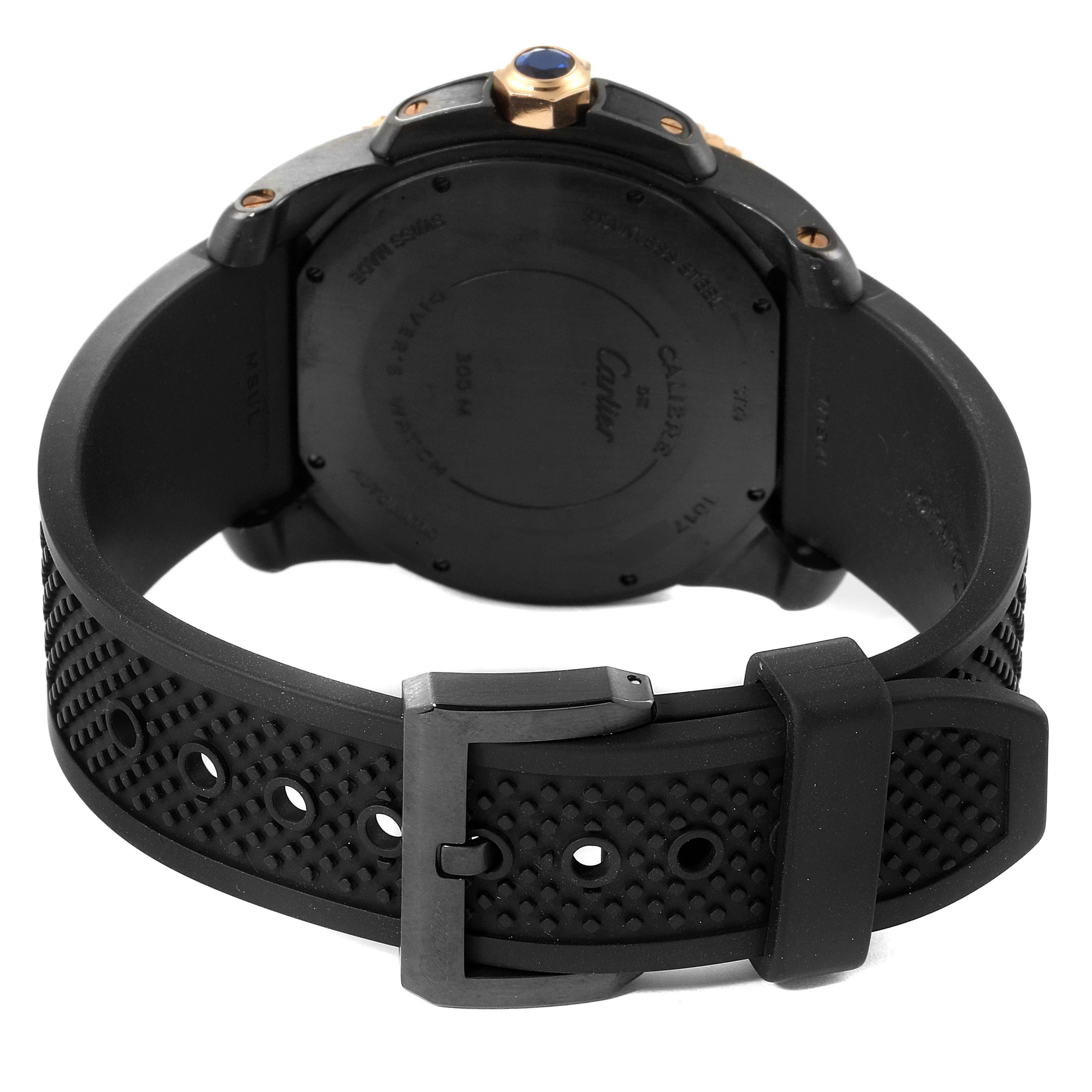The image shows the back view of a Calibre de Cartier watch by Cartier, focusing on the case back and the rubber strap with a buckle.