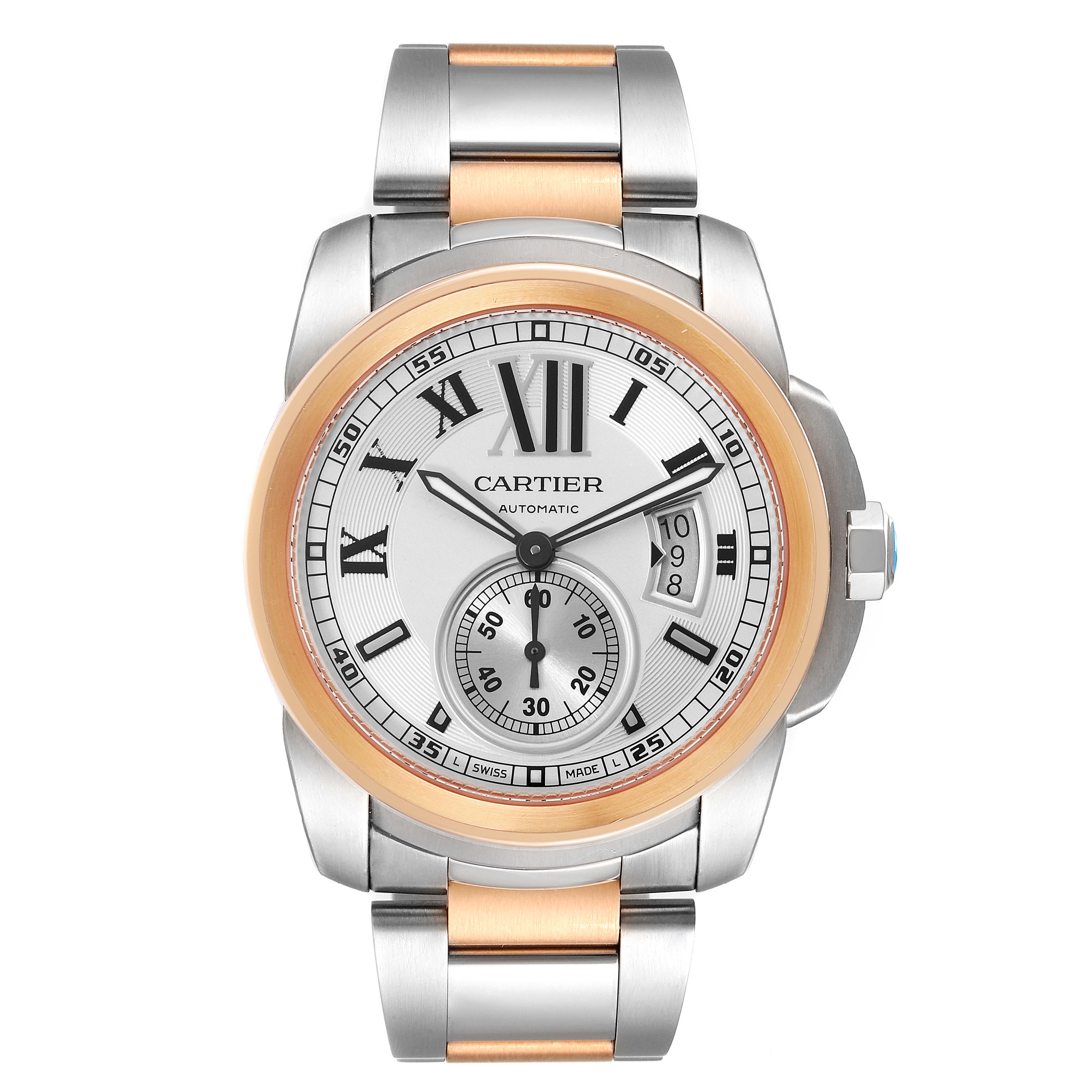 The image shows a frontal view of the Calibre de Cartier watch by Cartier, featuring a dual-tone metal bracelet.