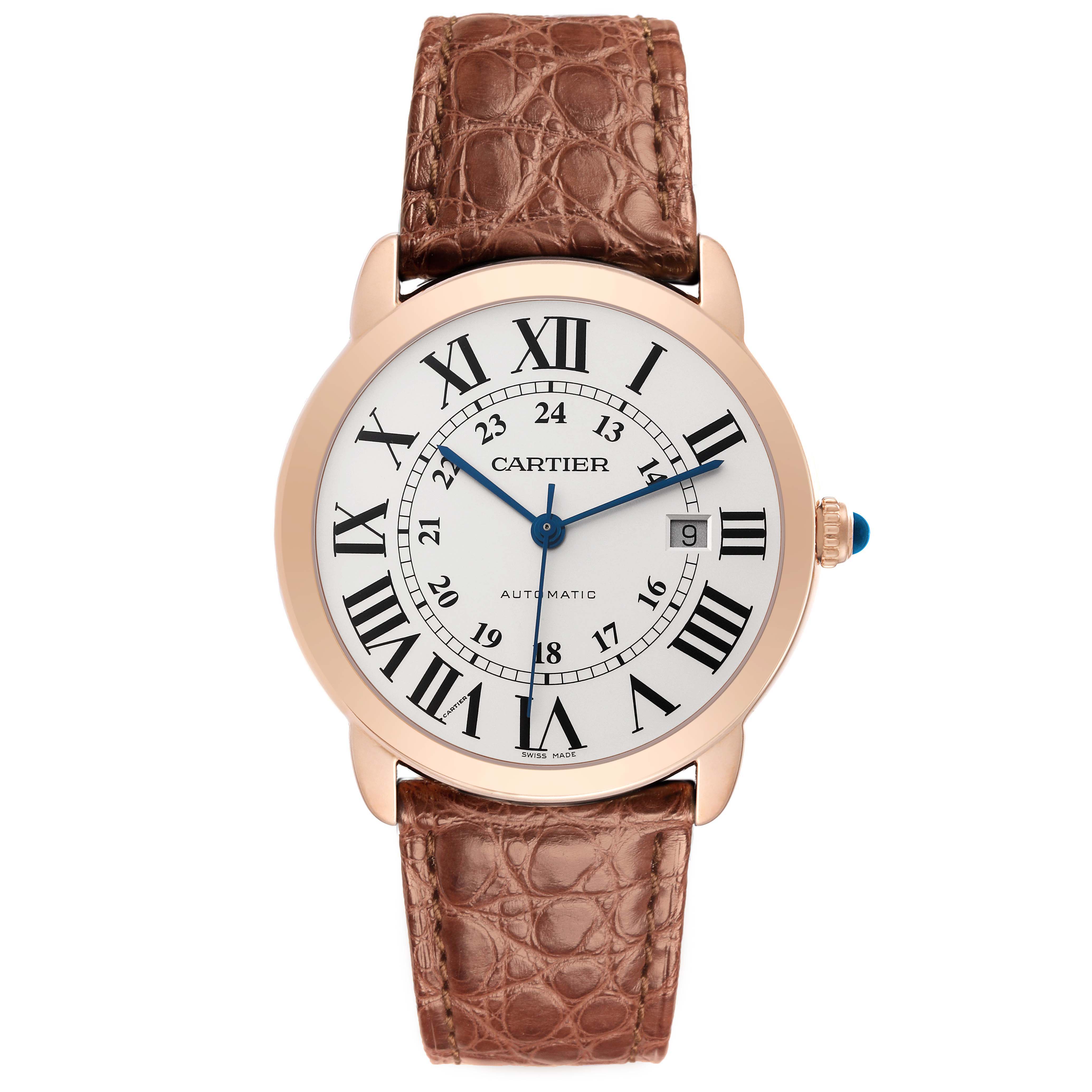 The Cartier Ronde W6701009 Men
s Rose Gold Silver Dial W6701009 Men
s Rose Gold Silver Dial watch is shown from the front, highlighting the dial, case, crown, and brown leather strap.