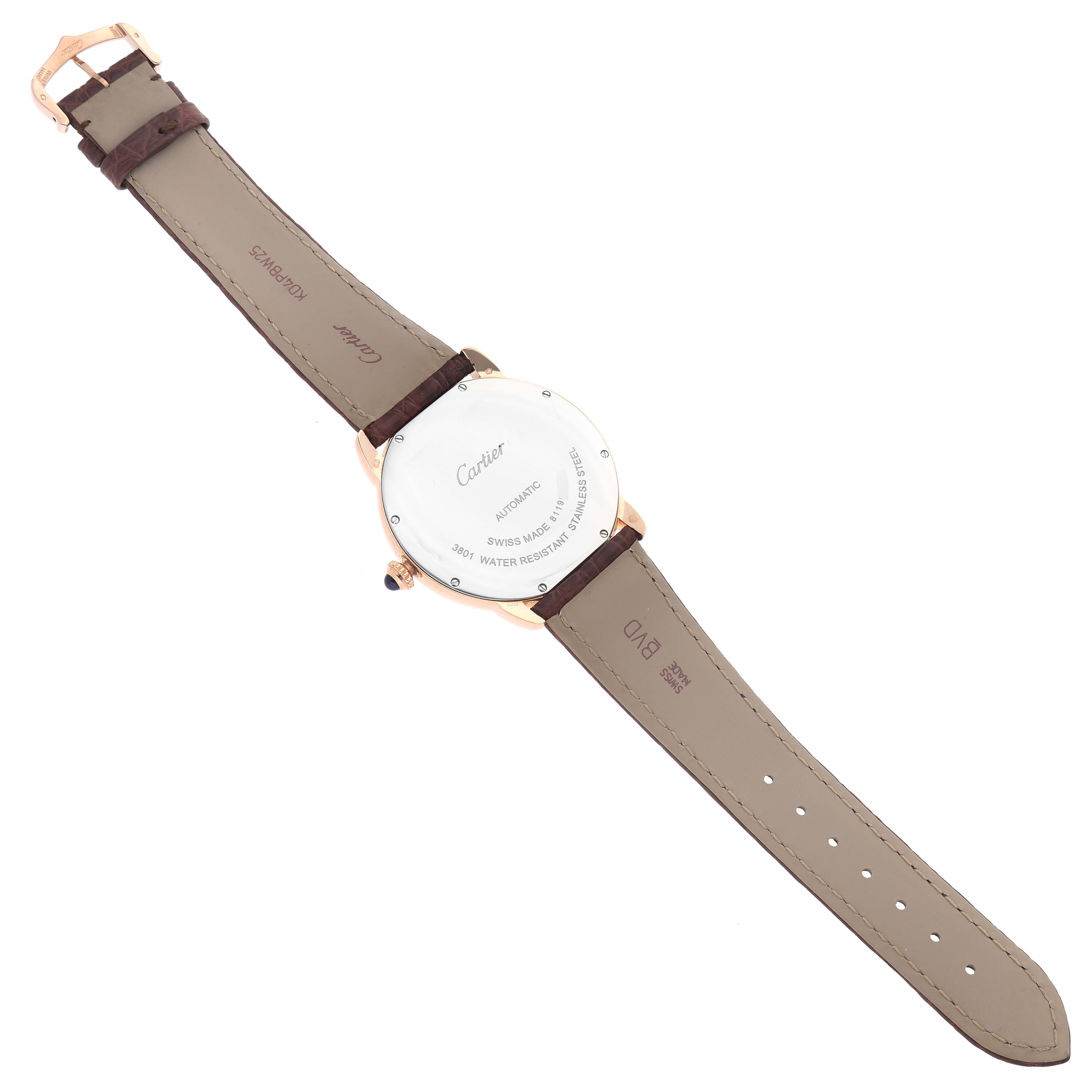 The image shows the back view of a Cartier Ronde W6701009 Men
s Rose Gold Silver Dial W6701009 Men
s Rose Gold Silver Dial watch, displaying the case back and leather strap.