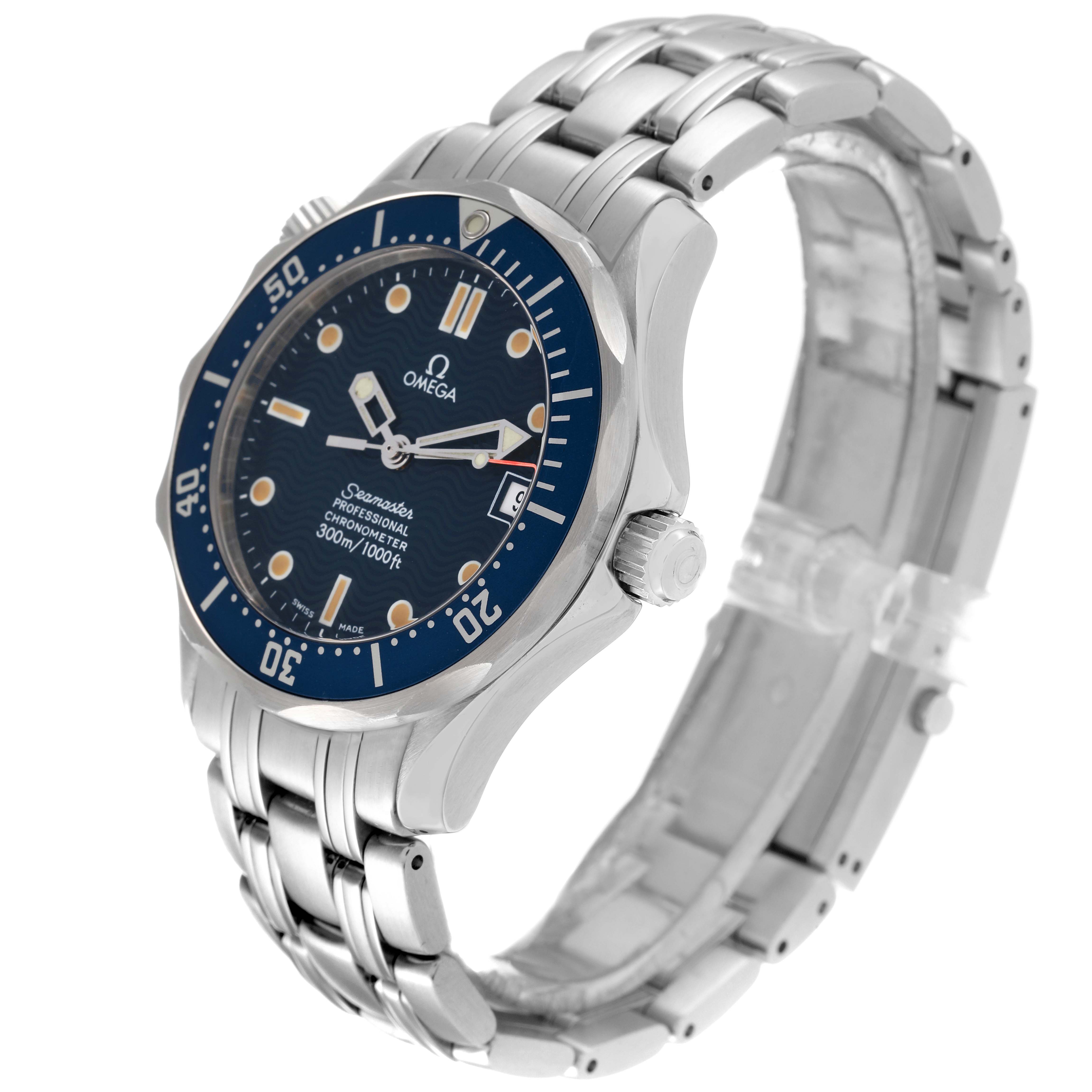 This Omega Seamaster 2551.80.00 Men's Stainless Steel Blue Dial 2551.80.00 Men's Stainless Steel Blue Dial watch is angled to display the face, bezel, and stainless steel bracelet.